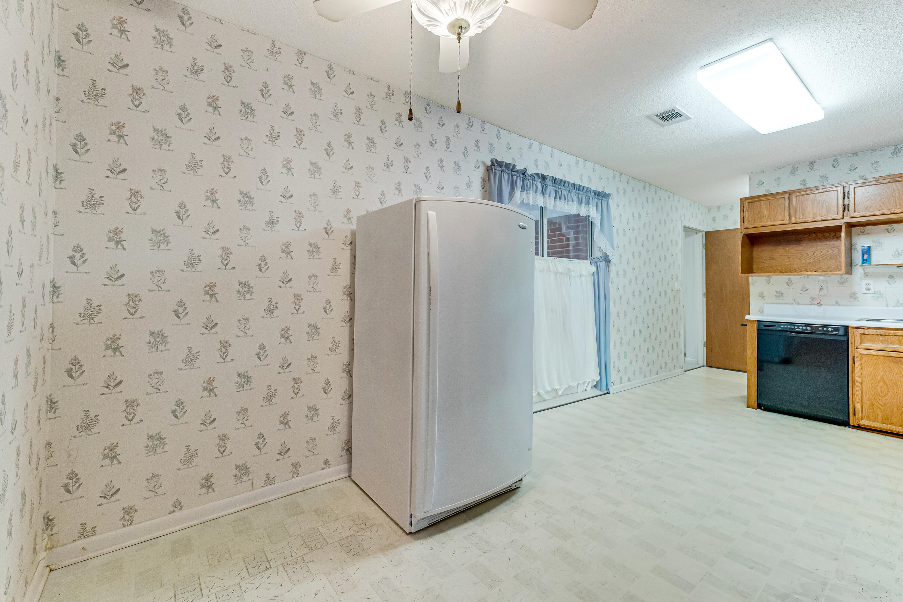 PINECREST HILLS - Residential