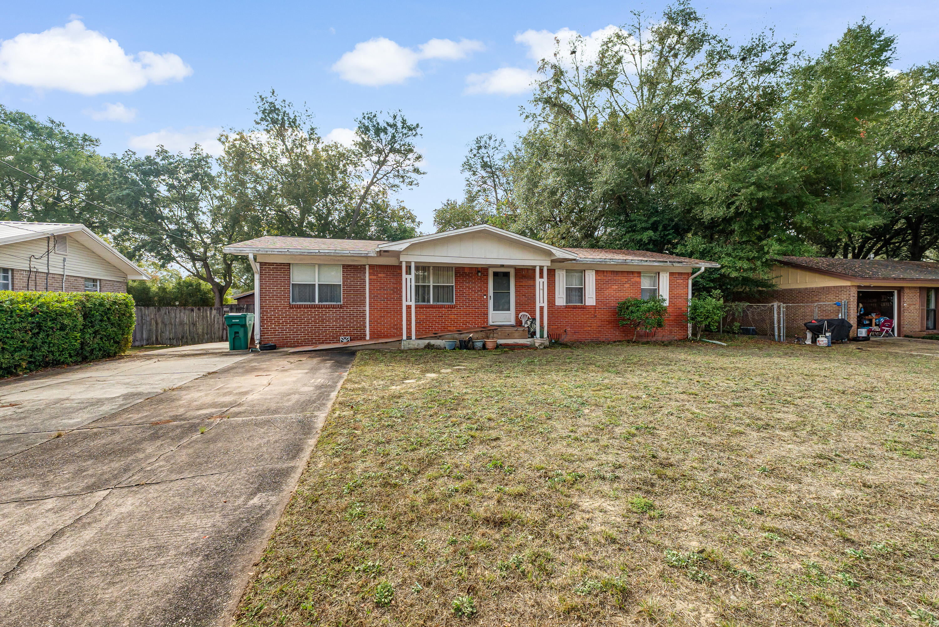 PINECREST HILLS - Residential