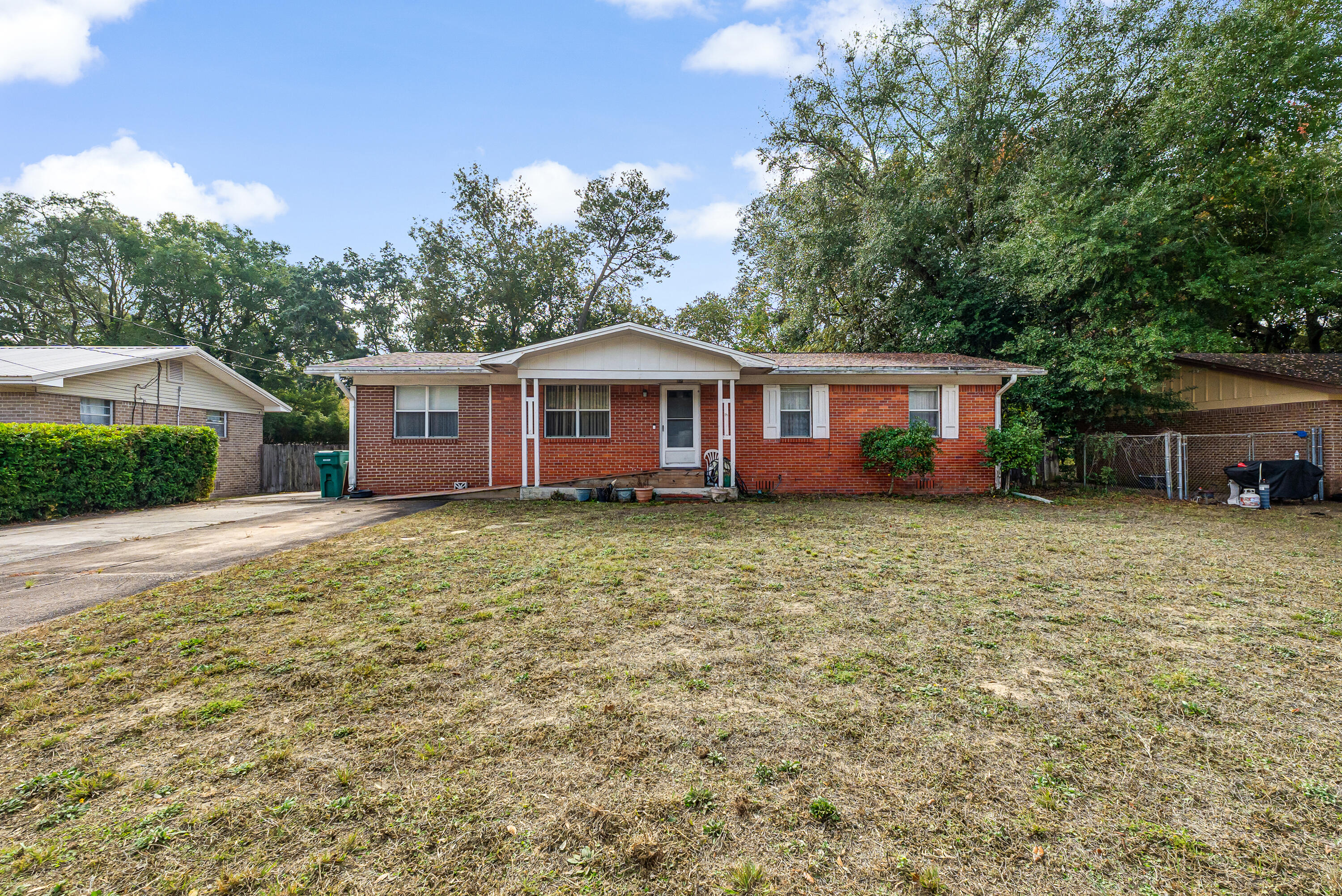 PINECREST HILLS - Residential