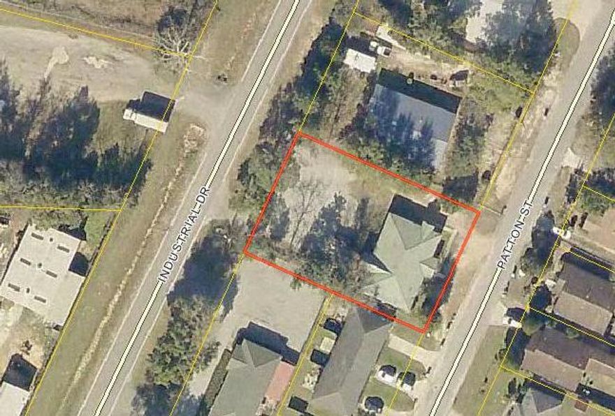 2600 SF free standing building right off of North Ferdon, great access from Industrial Drive and Patton Street, visibility from Hwy 85 ( N Ferdon), lots of options with this facility