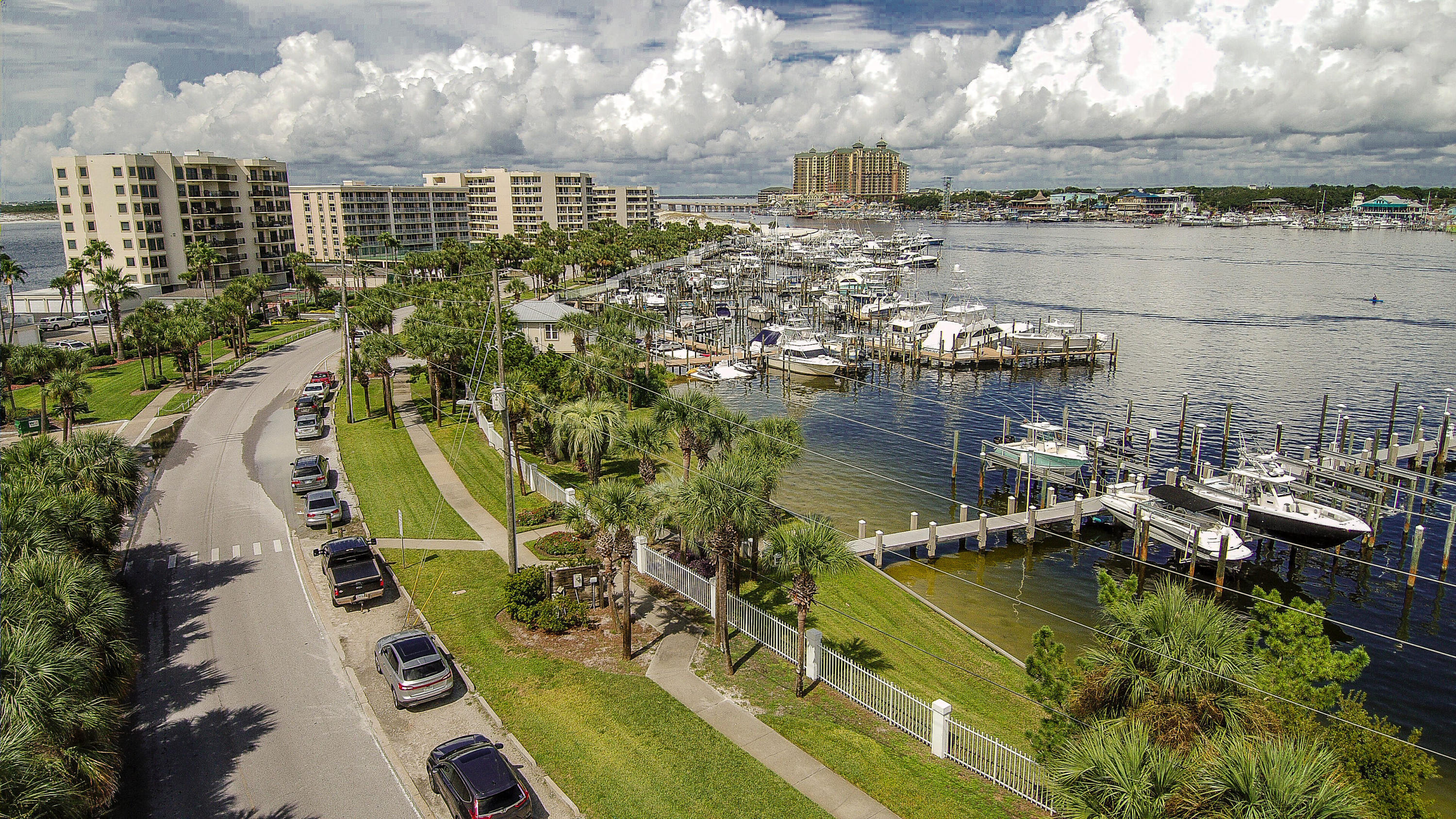 HOLIDAY ISLE - Residential