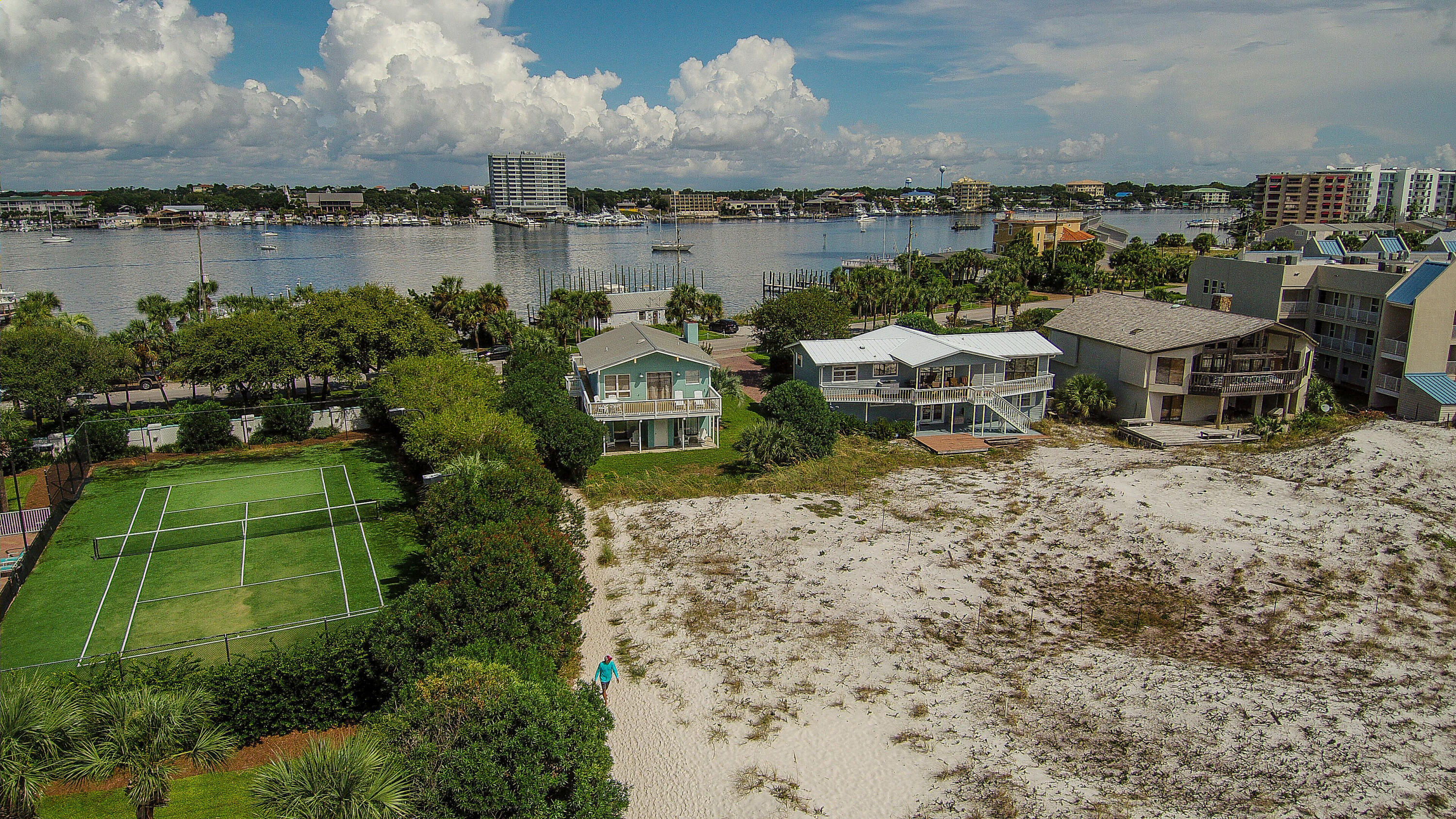 HOLIDAY ISLE - Residential