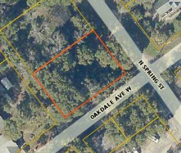 3/1 cottage on a double lot in Downtown Crestview. Needs TLC.