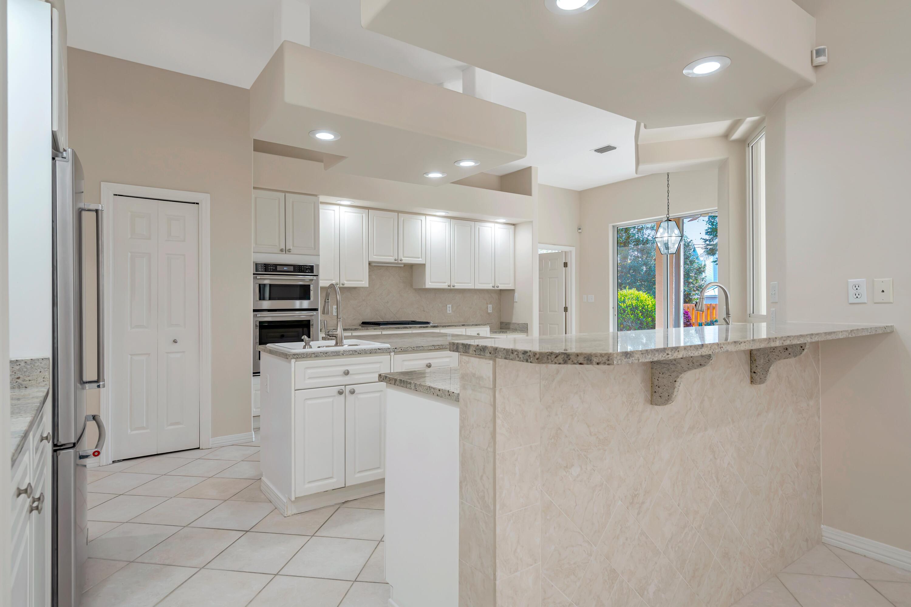 BAYTOWNE AVE EAST - Residential