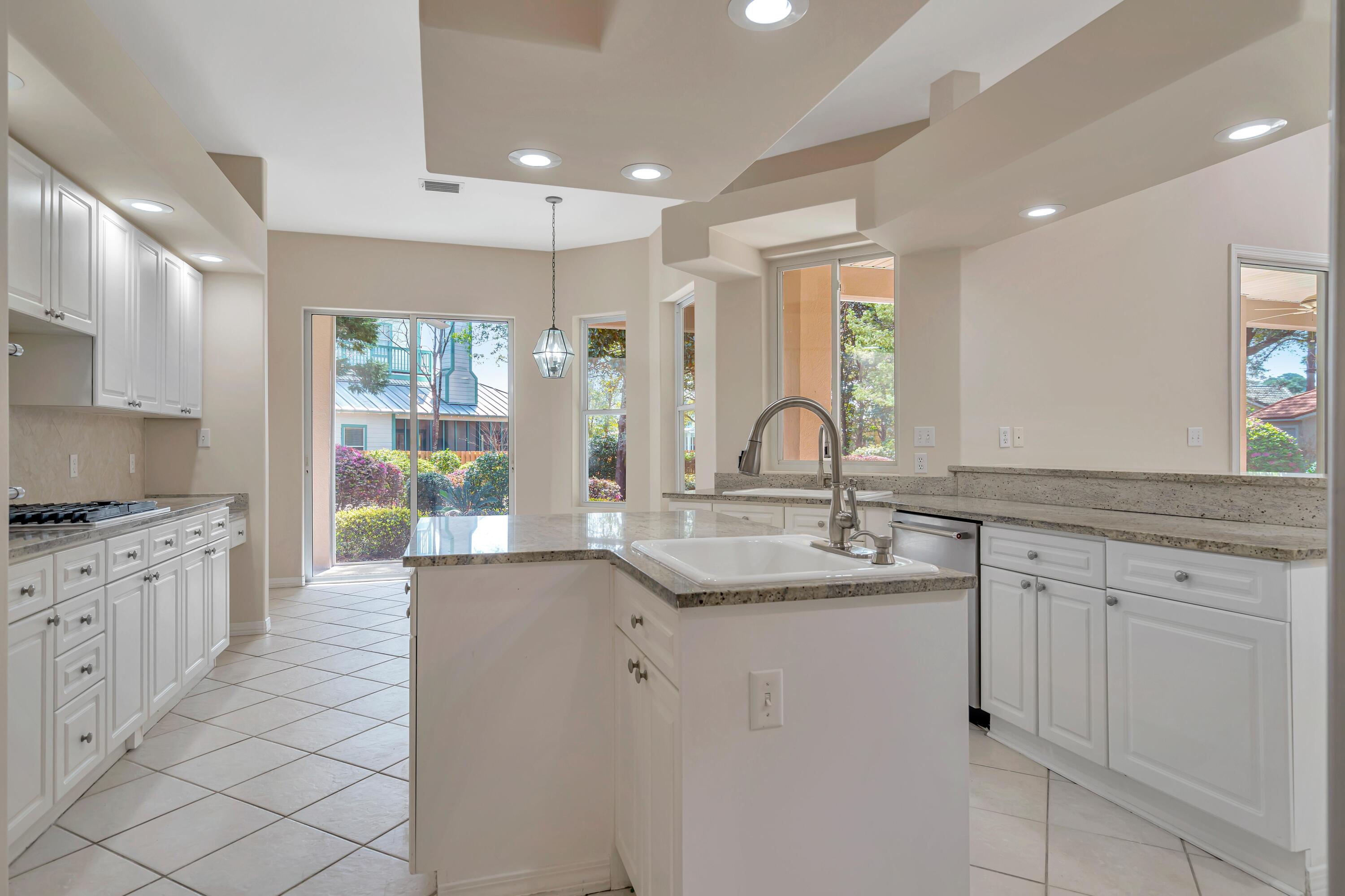 BAYTOWNE AVE EAST - Residential