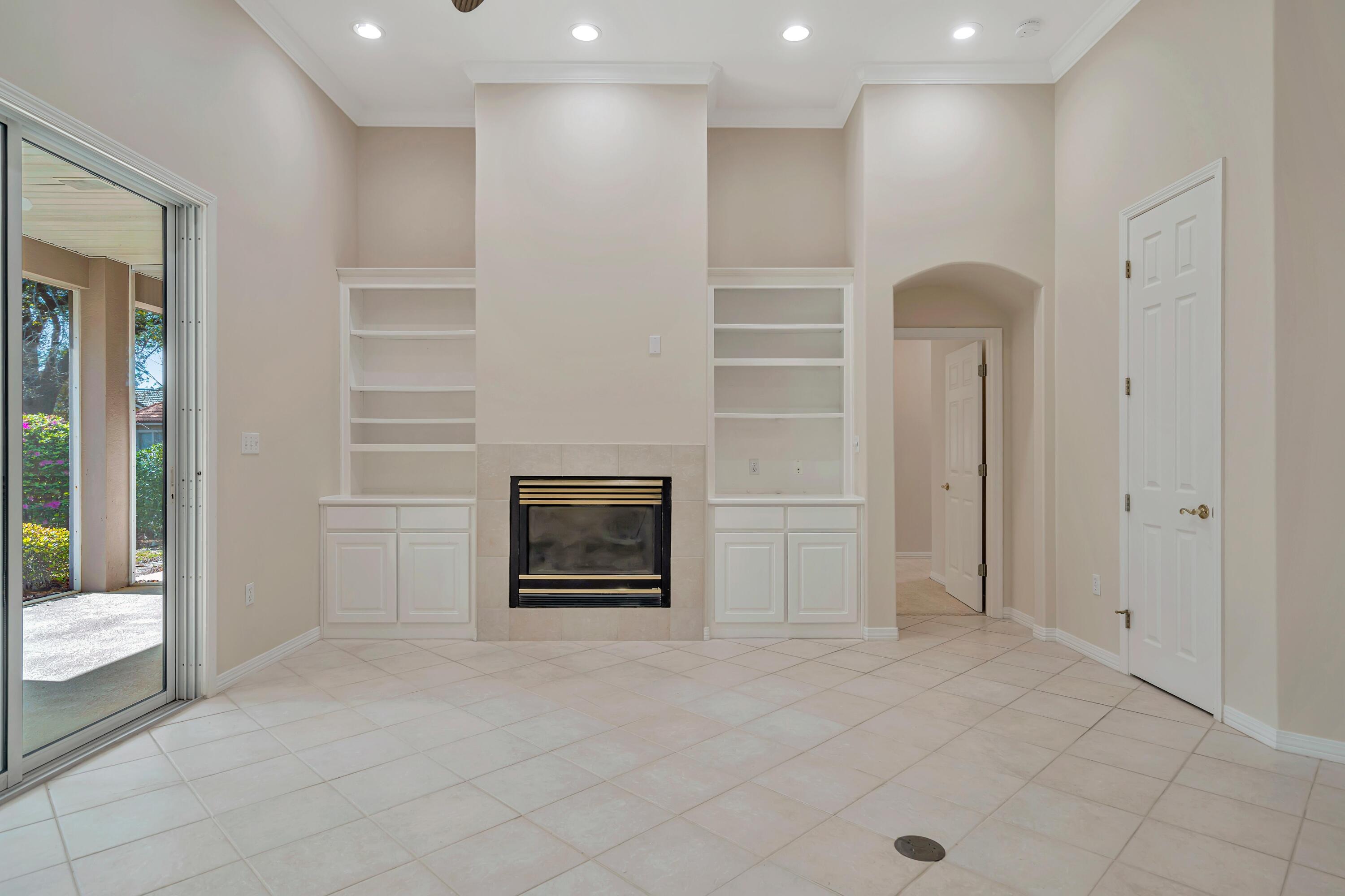 BAYTOWNE AVE EAST - Residential