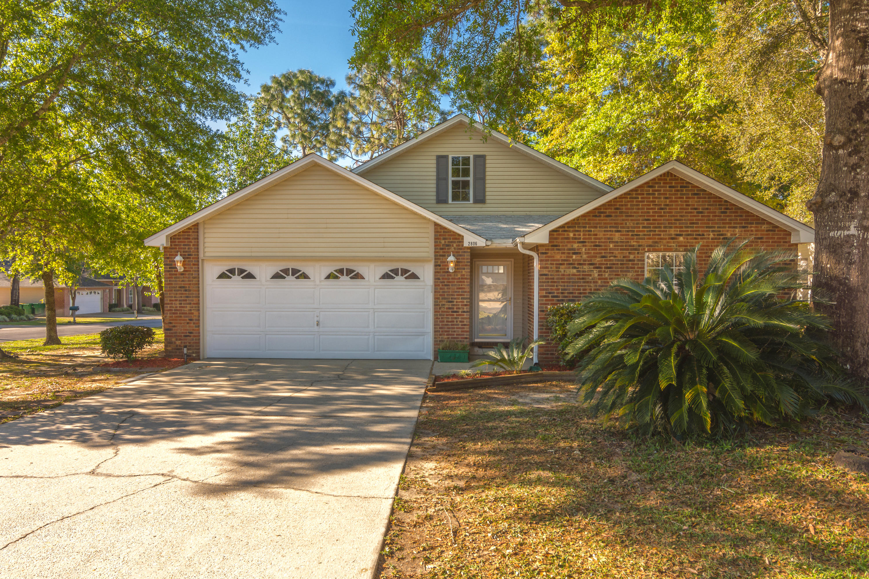 Back on the market due to no fault of the seller. Looking for short commute time? This is the home for you! This 3 bedroom 2 bath home with a loft area has new carpeting, fresh paint, wood floors in living room, tile in the kitchen, beautiful wainscoting in dining room and is move in ready. Pinnacle Point is one of the southern most subdivisions which cuts down on drive time to bases, beaches and shopping.