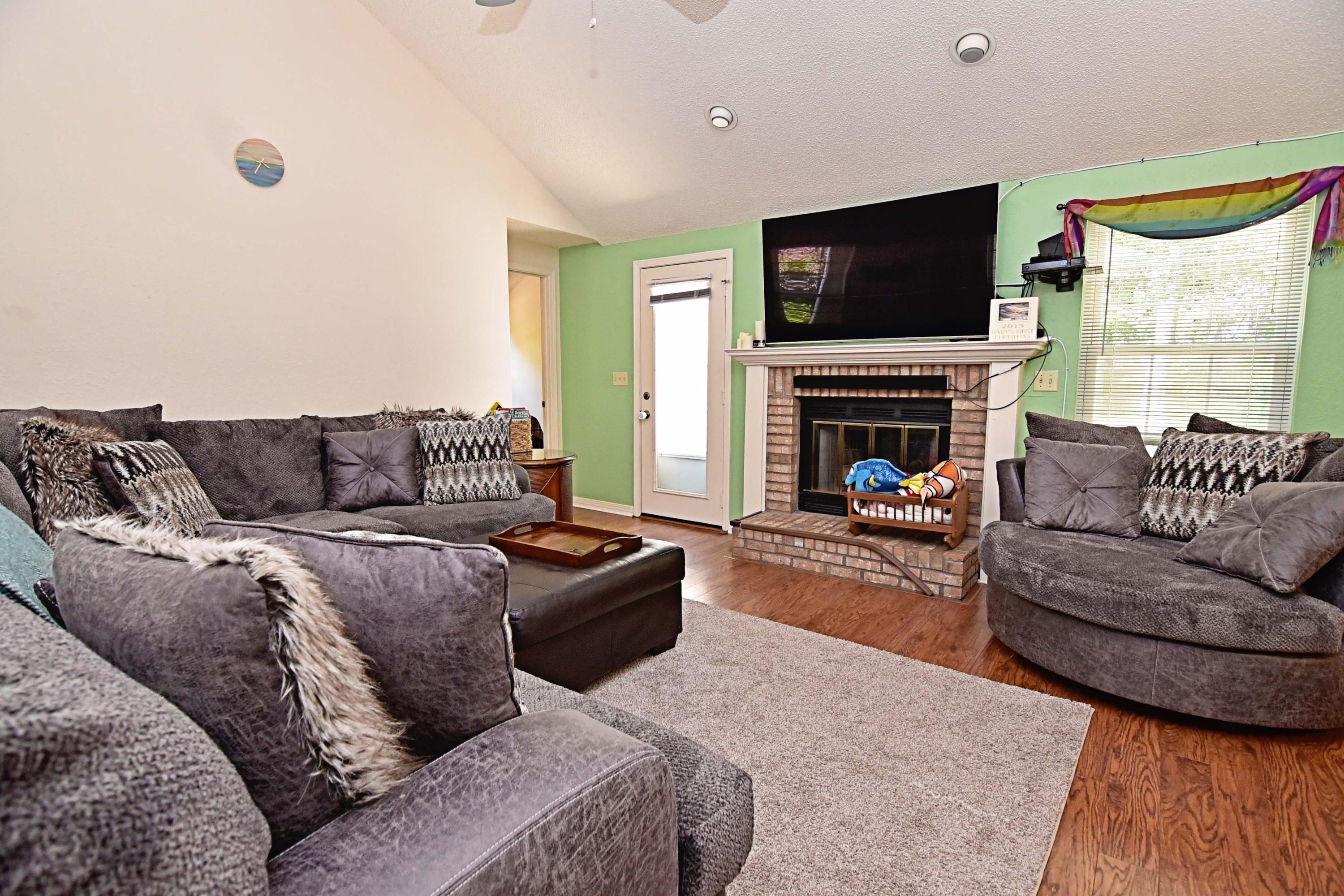 PARKWOOD AT B/B UNIT 17 - Residential