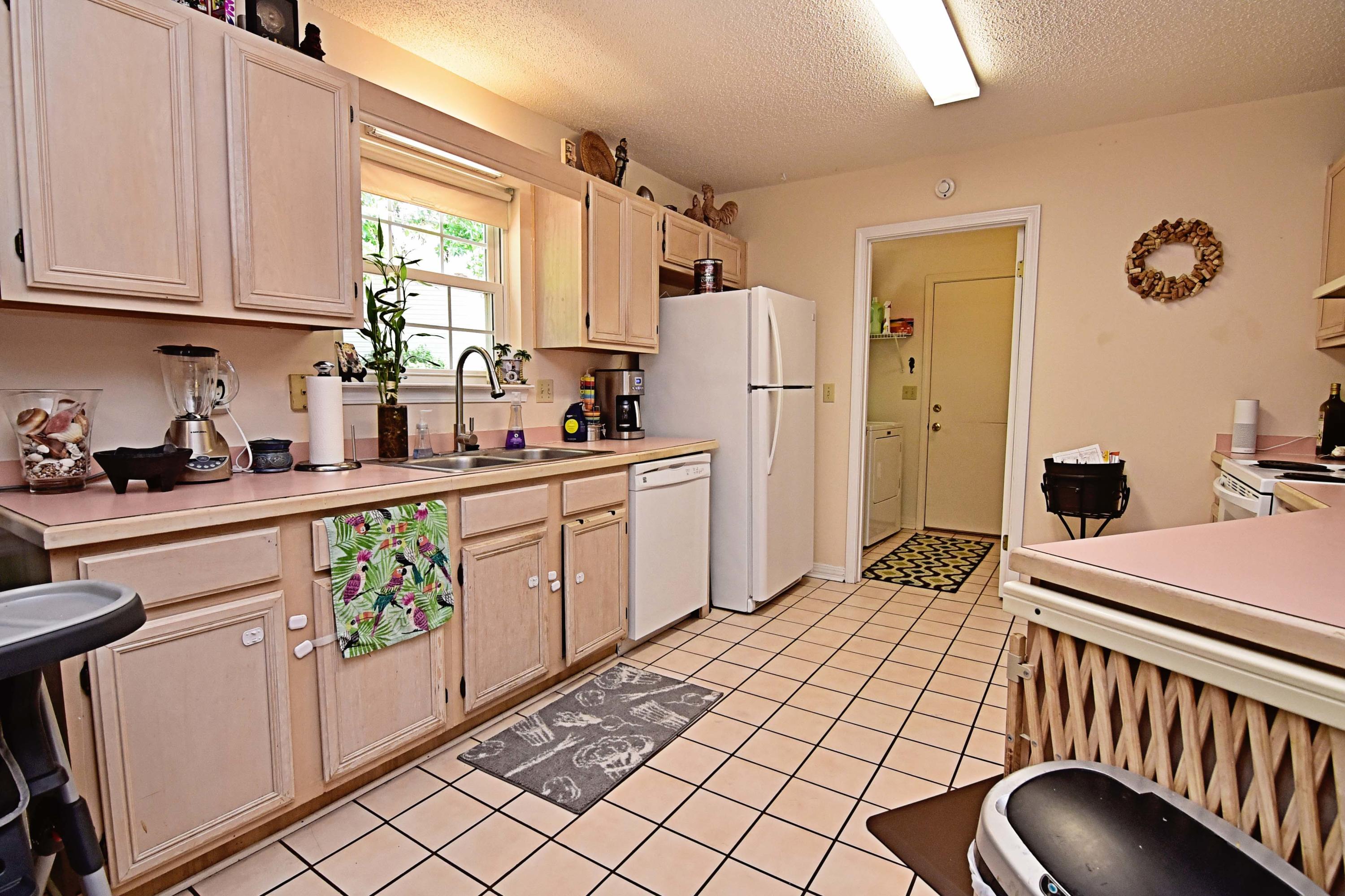 PARKWOOD AT B/B UNIT 17 - Residential