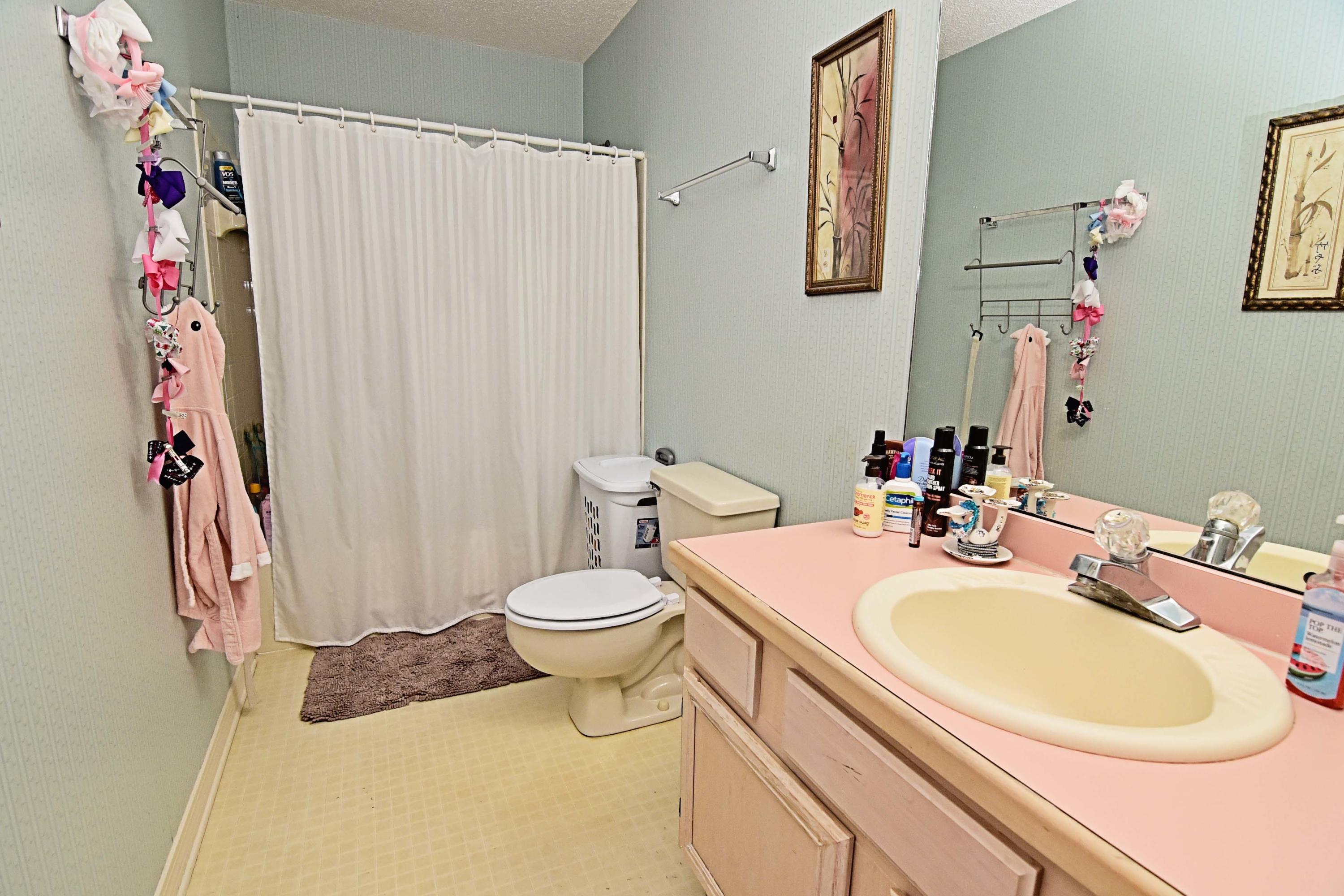 PARKWOOD AT B/B UNIT 17 - Residential