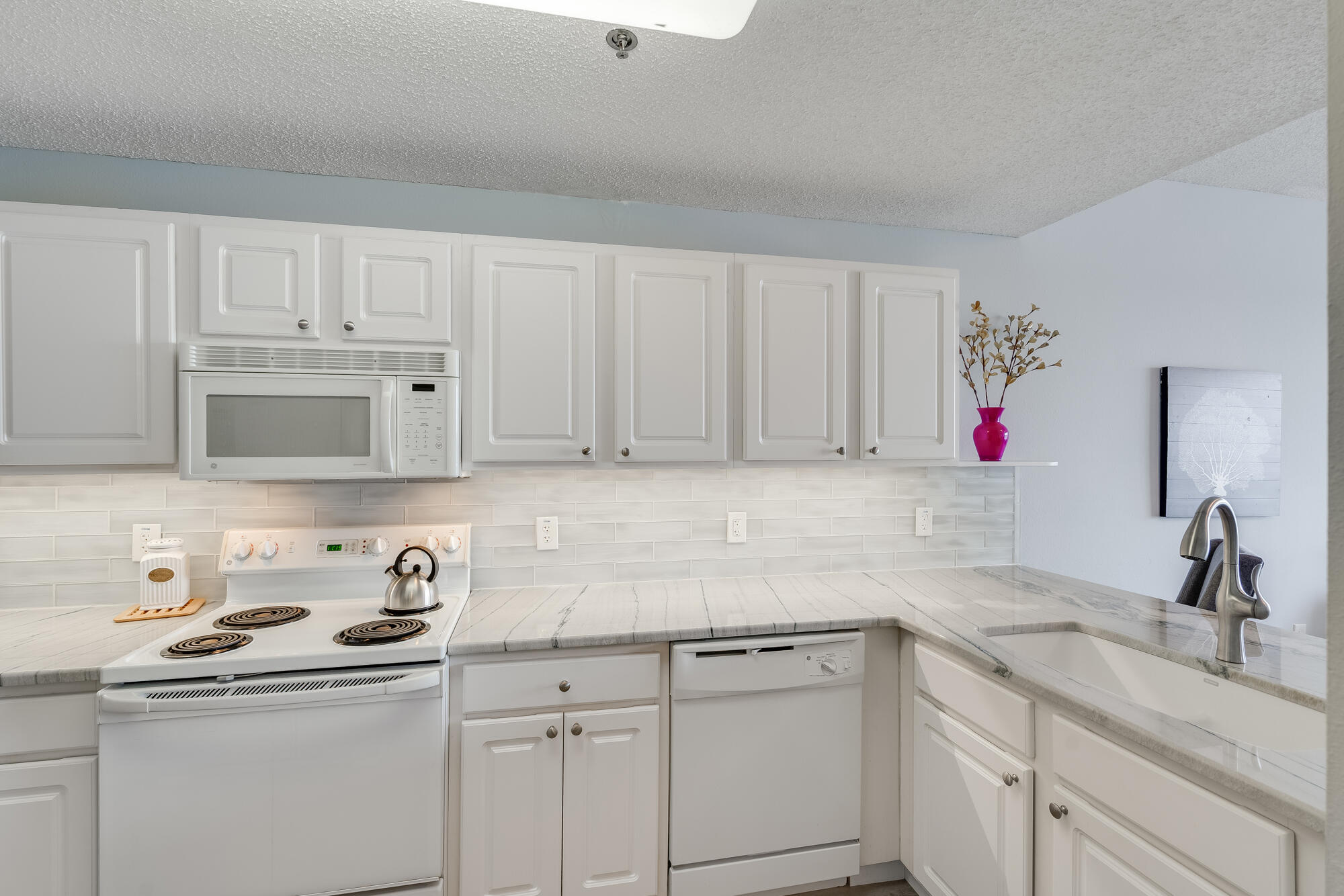 PALM COURT YACHT CLUB - Residential