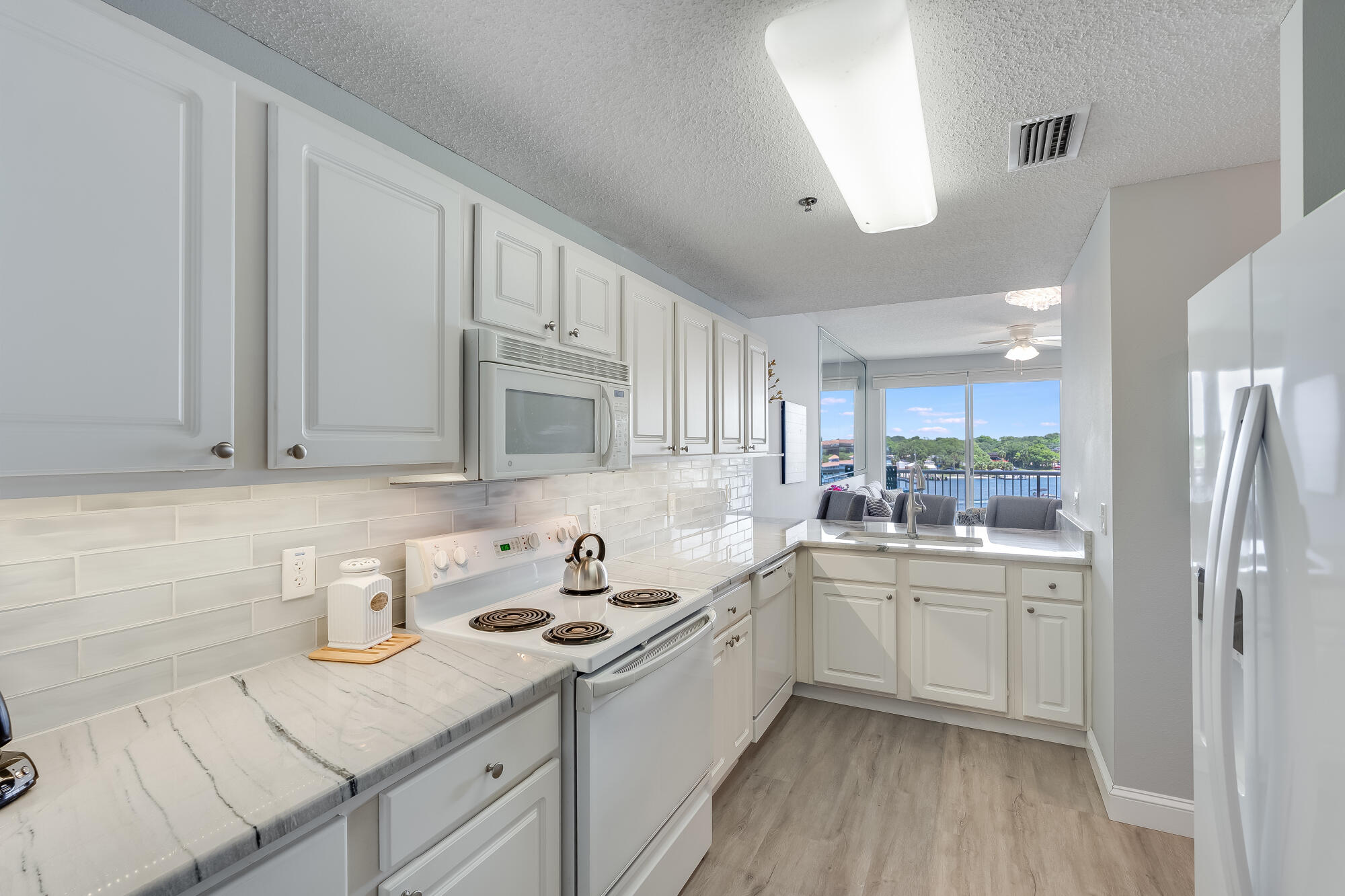PALM COURT YACHT CLUB - Residential