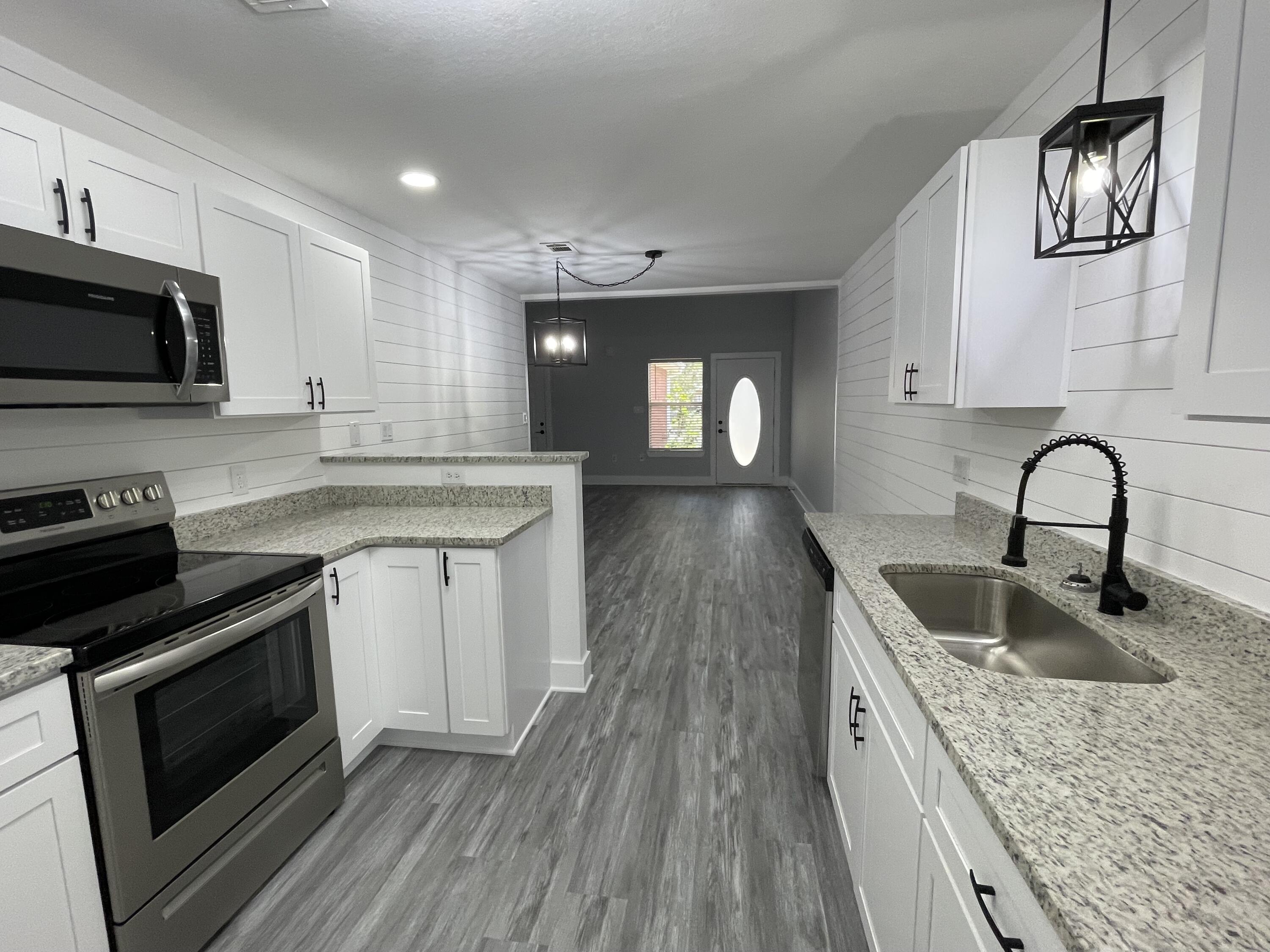 QUAIL HOLLOW T/H - Residential