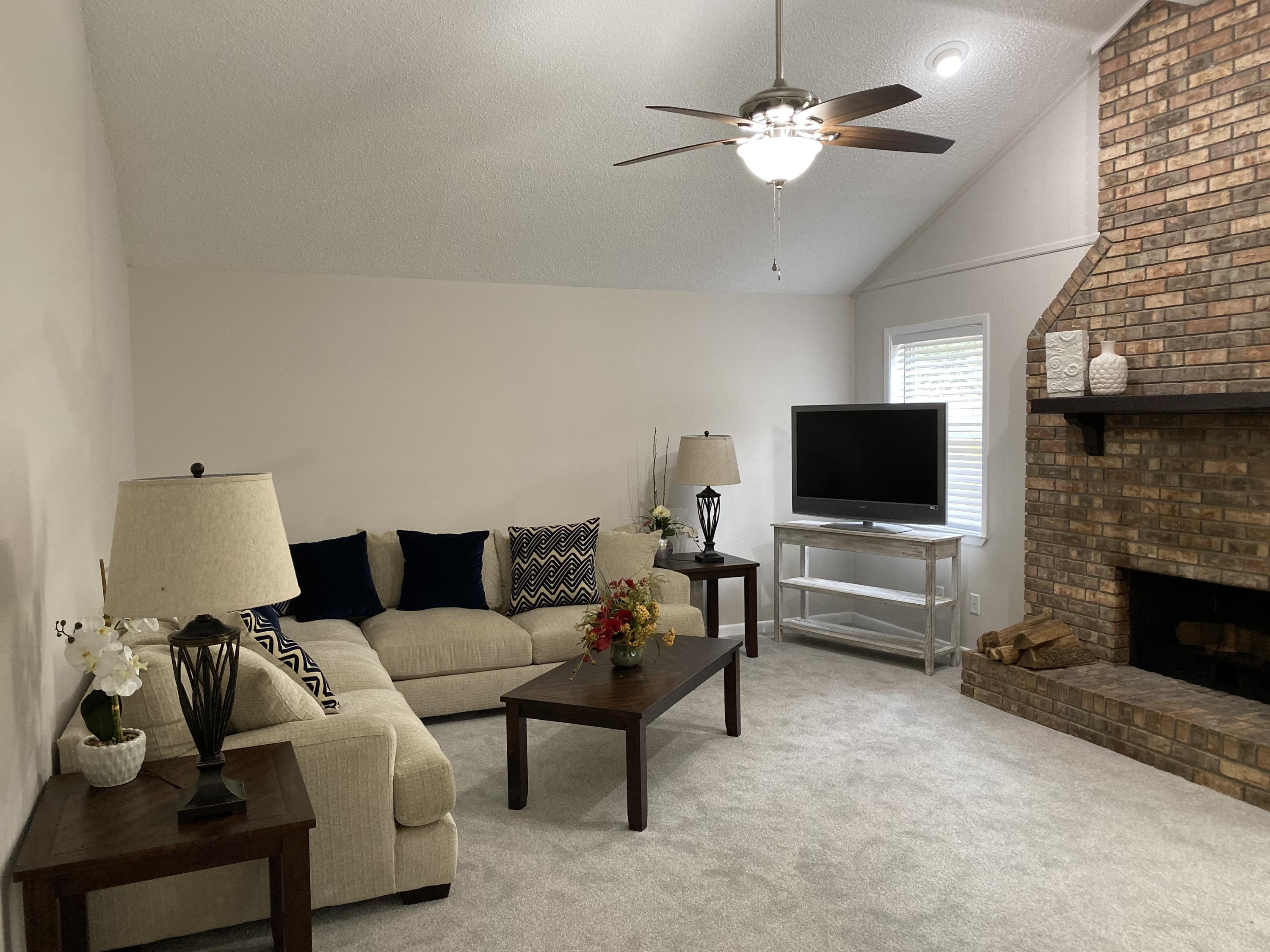 OAKRIDGE MANOR - Residential