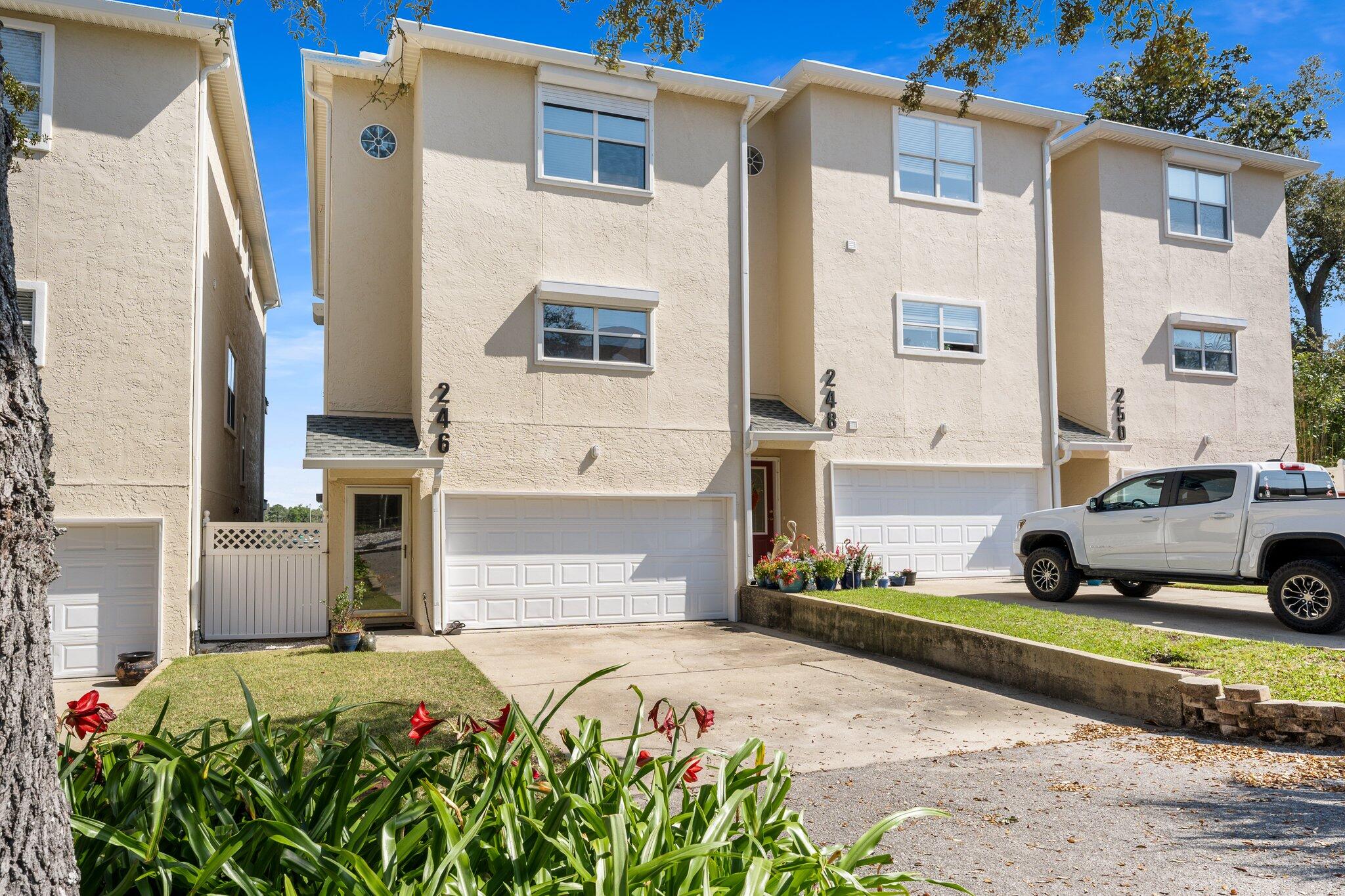 Massalina Bayou Townhouses - Residential