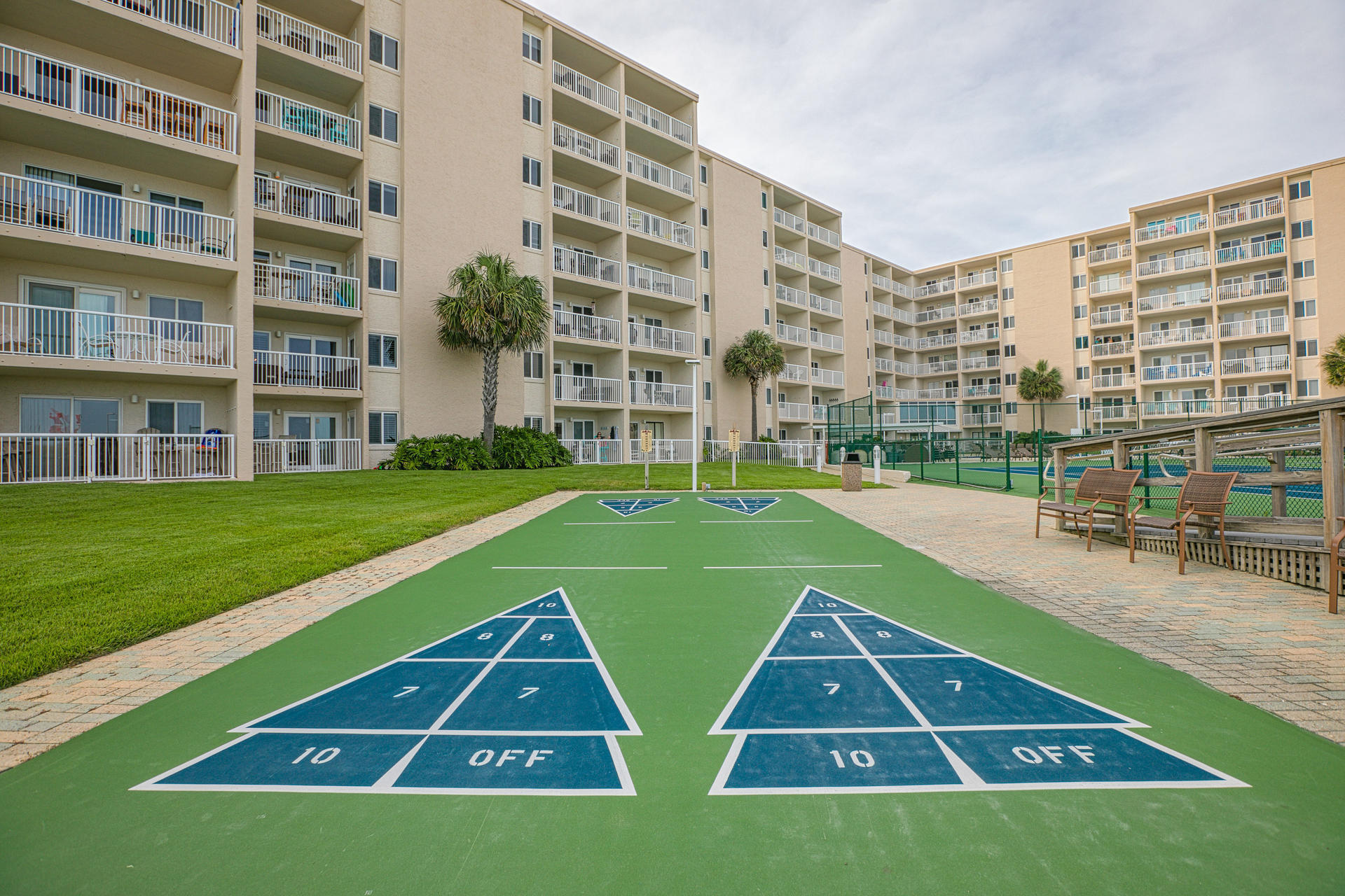 HOLIDAY SURF & RACQUET CLUB - Residential