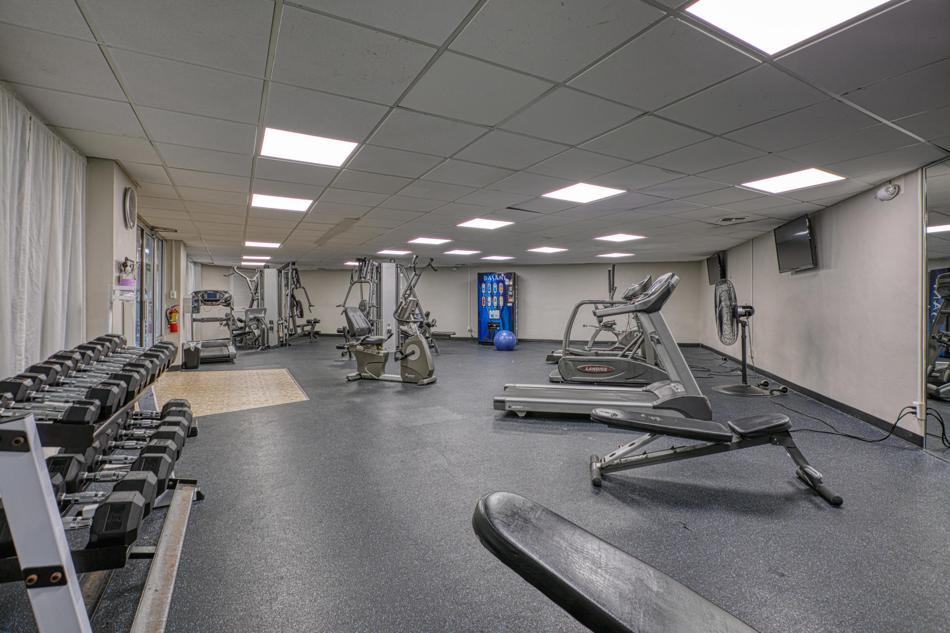 HOLIDAY SURF & RACQUET CLUB - Residential