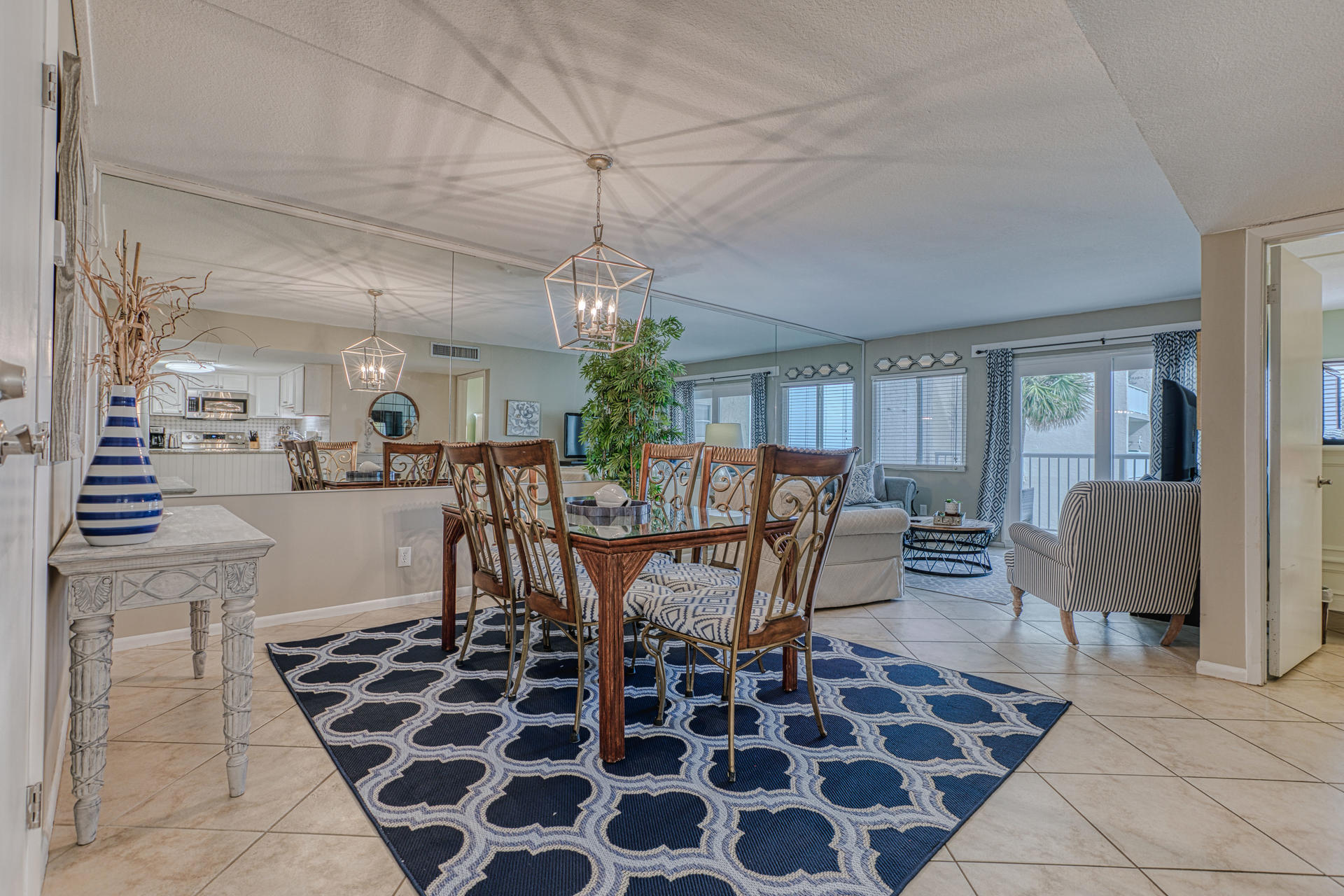 HOLIDAY SURF & RACQUET CLUB - Residential