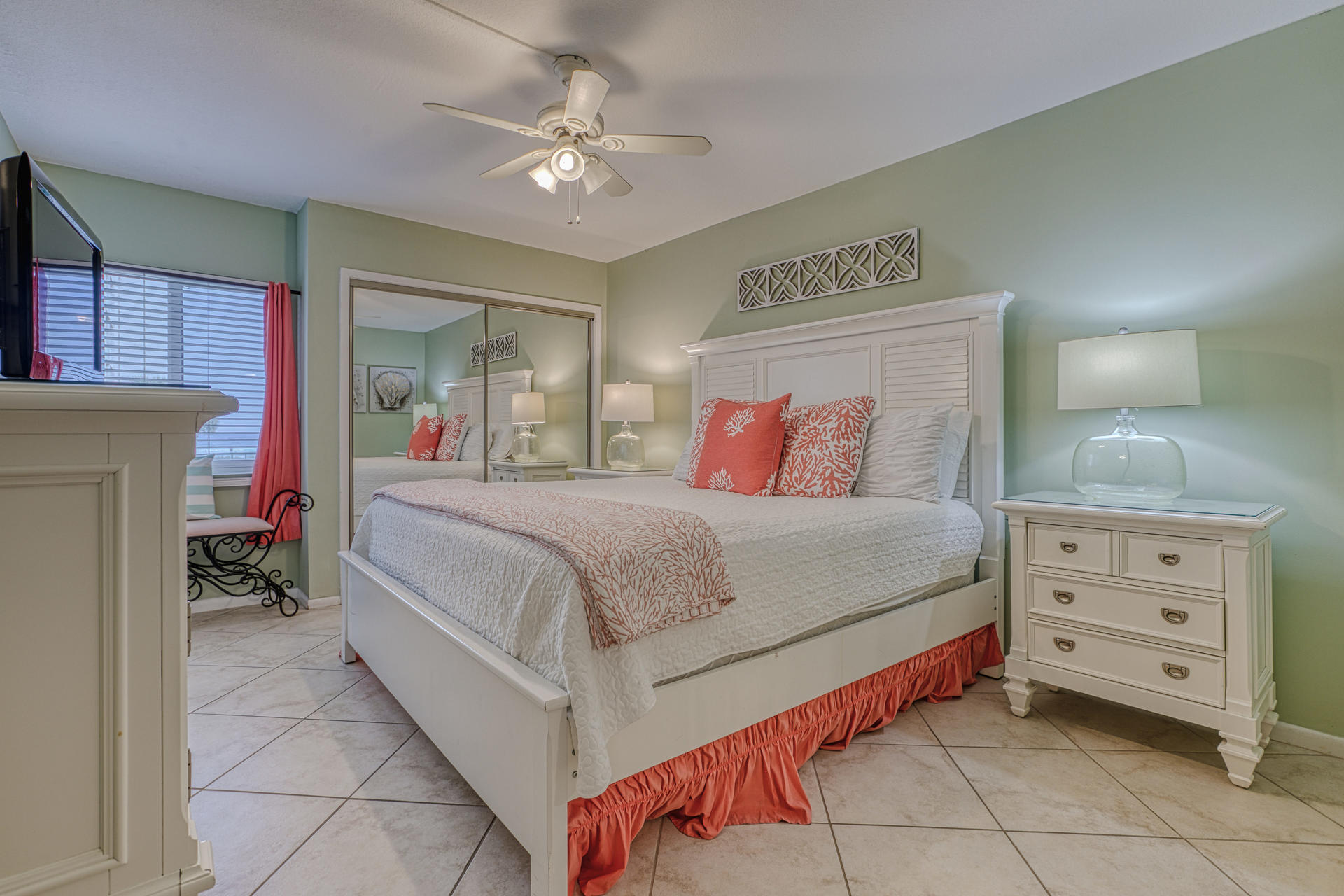 HOLIDAY SURF & RACQUET CLUB - Residential