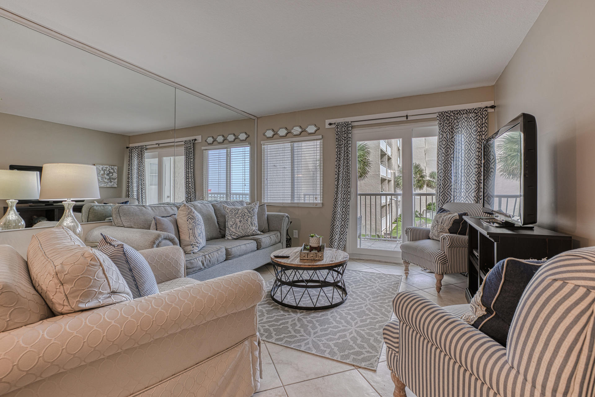 HOLIDAY SURF & RACQUET CLUB - Residential