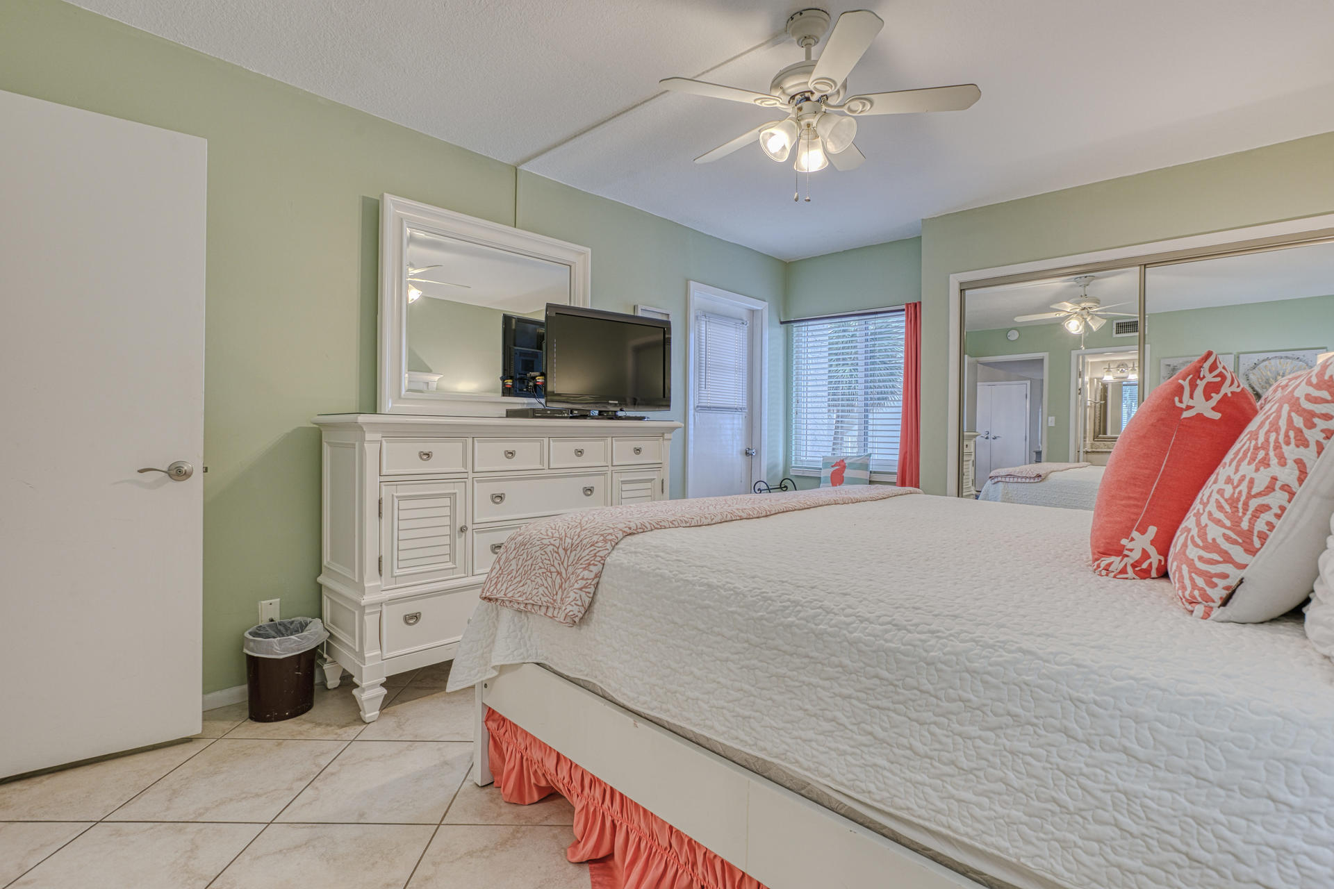 HOLIDAY SURF & RACQUET CLUB - Residential