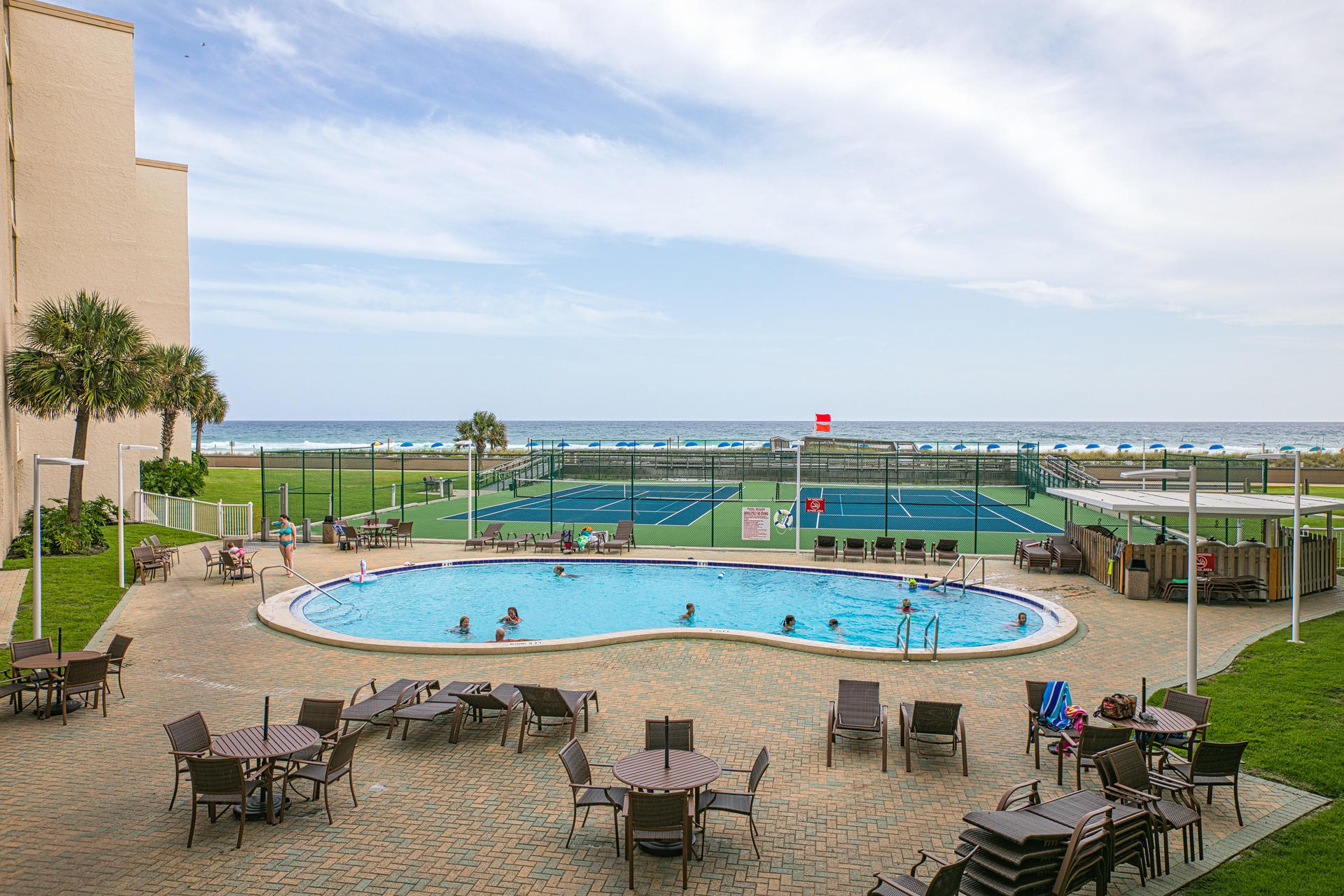 HOLIDAY SURF & RACQUET CLUB - Residential