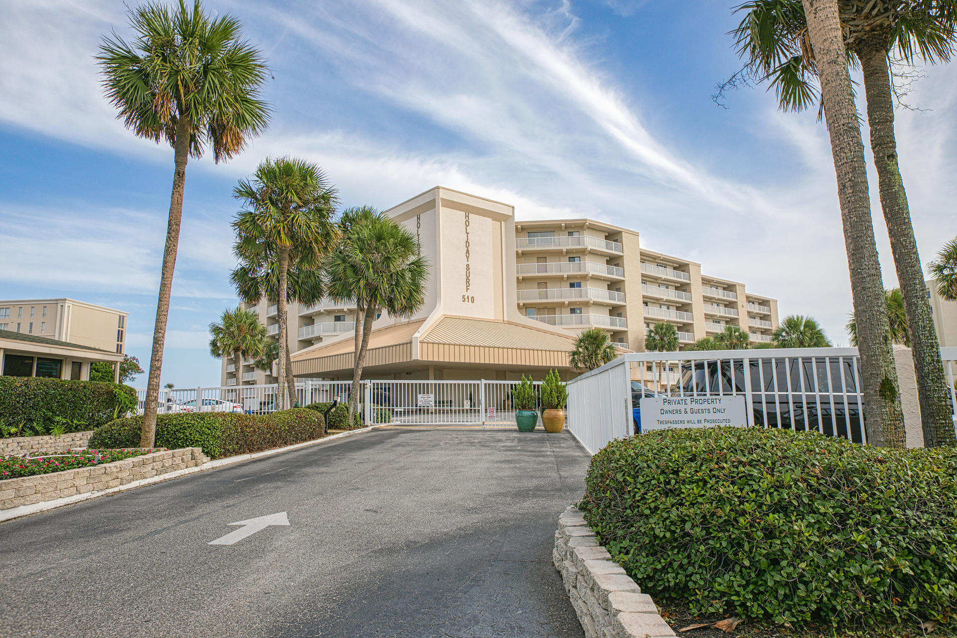 HOLIDAY SURF & RACQUET CLUB - Residential