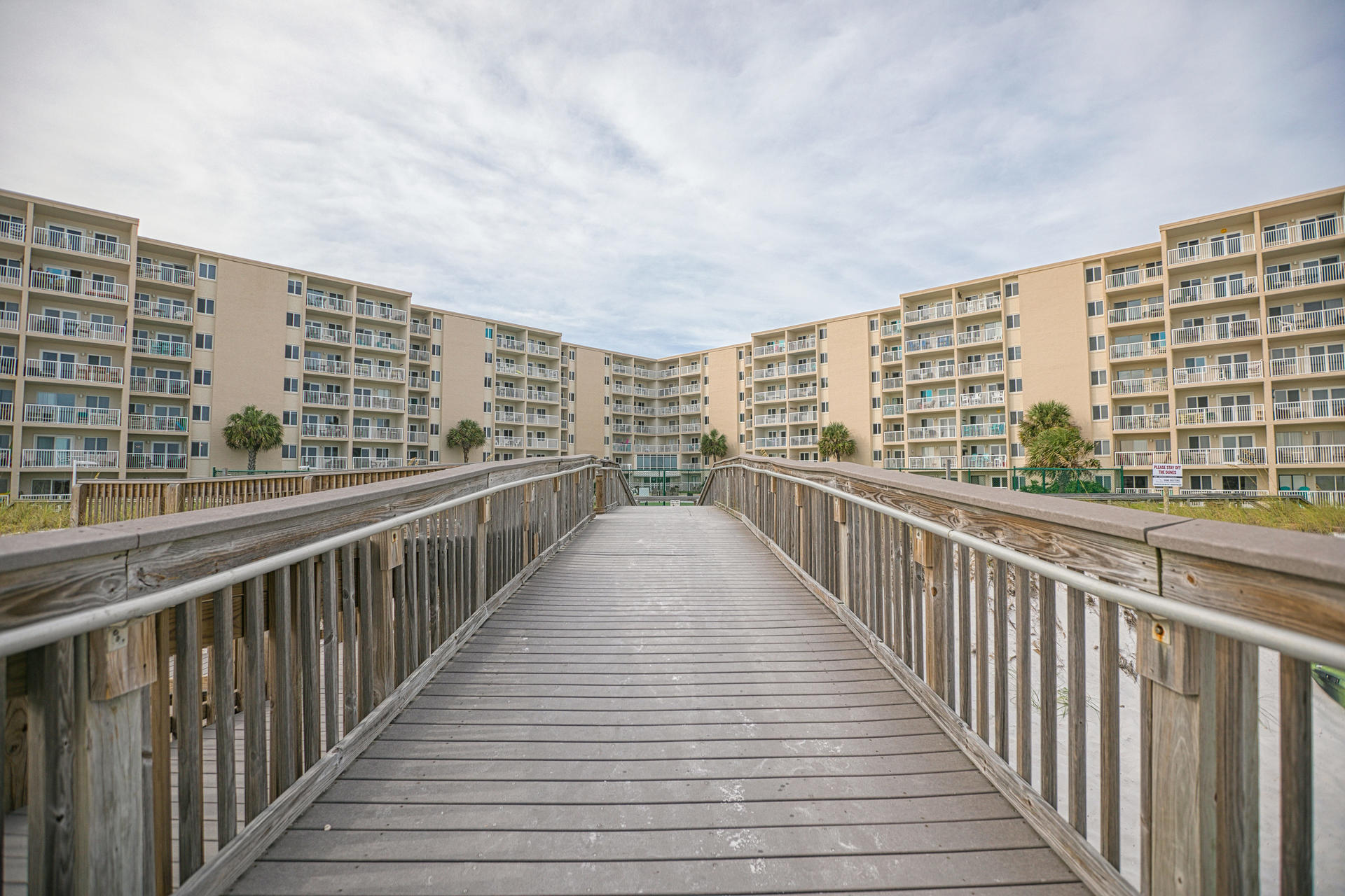 HOLIDAY SURF & RACQUET CLUB - Residential