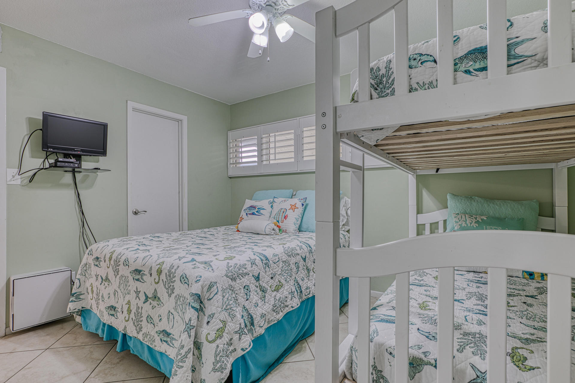 HOLIDAY SURF & RACQUET CLUB - Residential