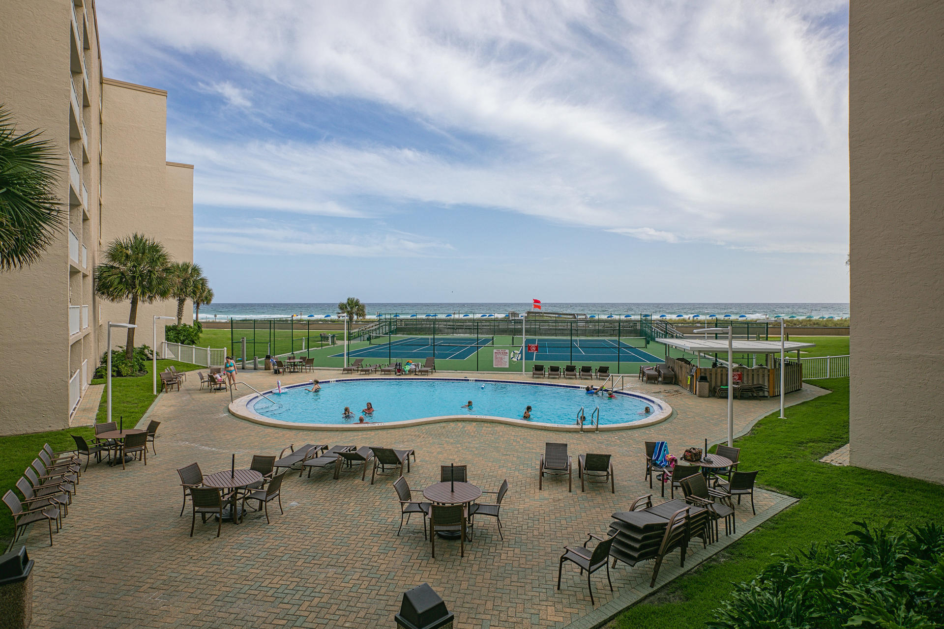 HOLIDAY SURF & RACQUET CLUB - Residential
