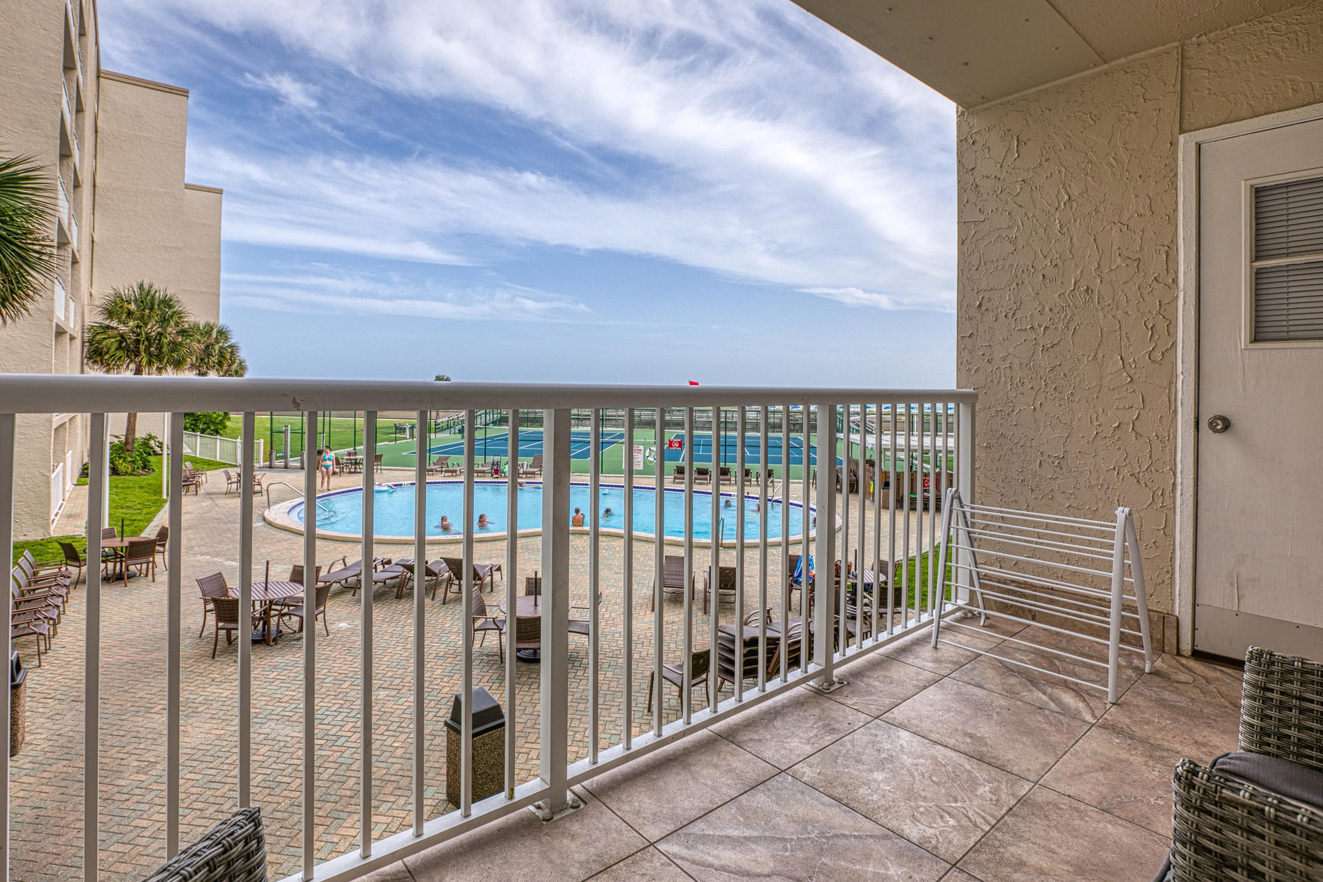 HOLIDAY SURF & RACQUET CLUB - Residential