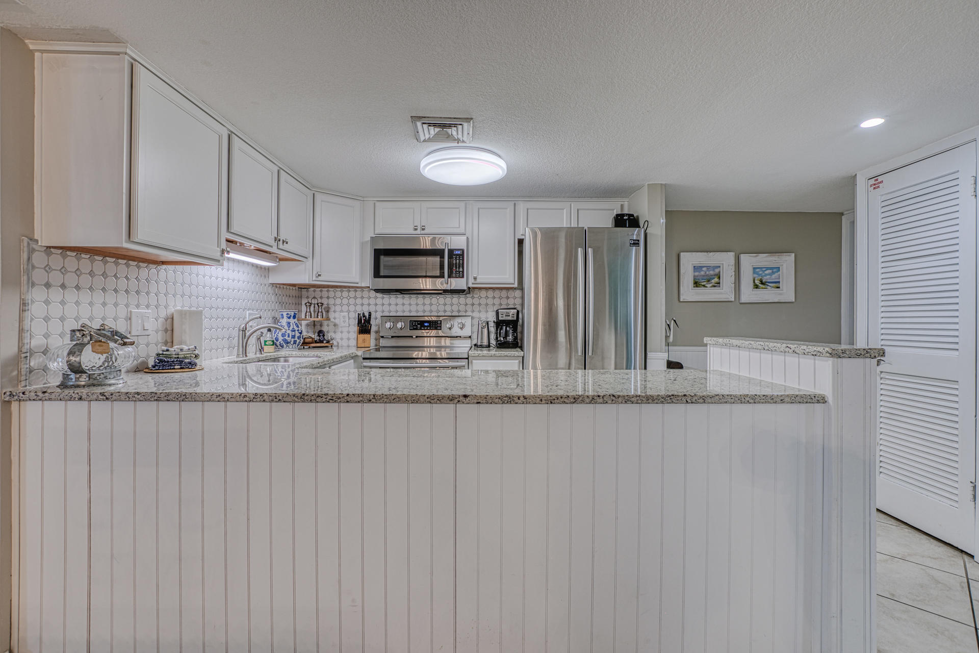 HOLIDAY SURF & RACQUET CLUB - Residential