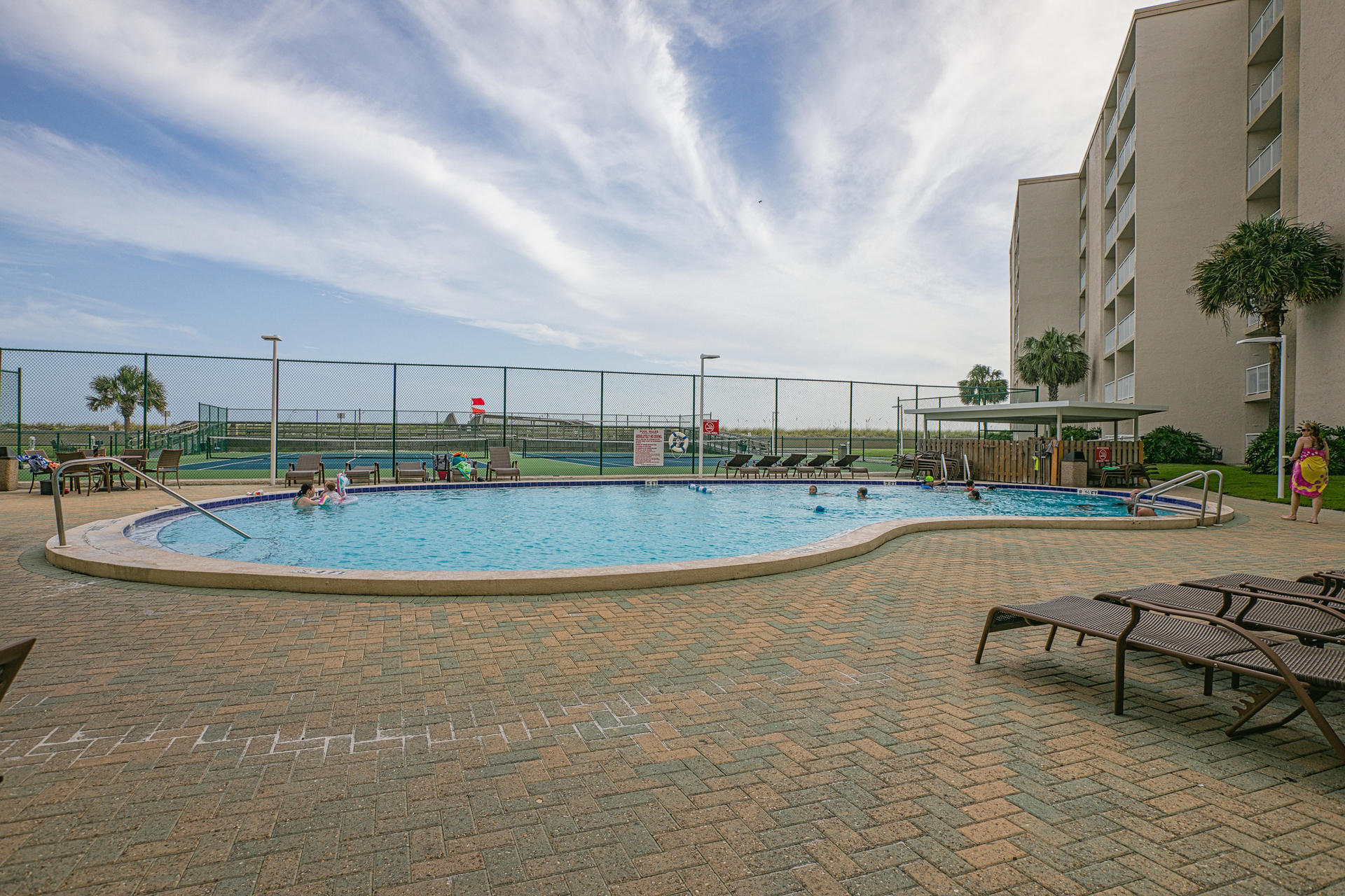 HOLIDAY SURF & RACQUET CLUB - Residential