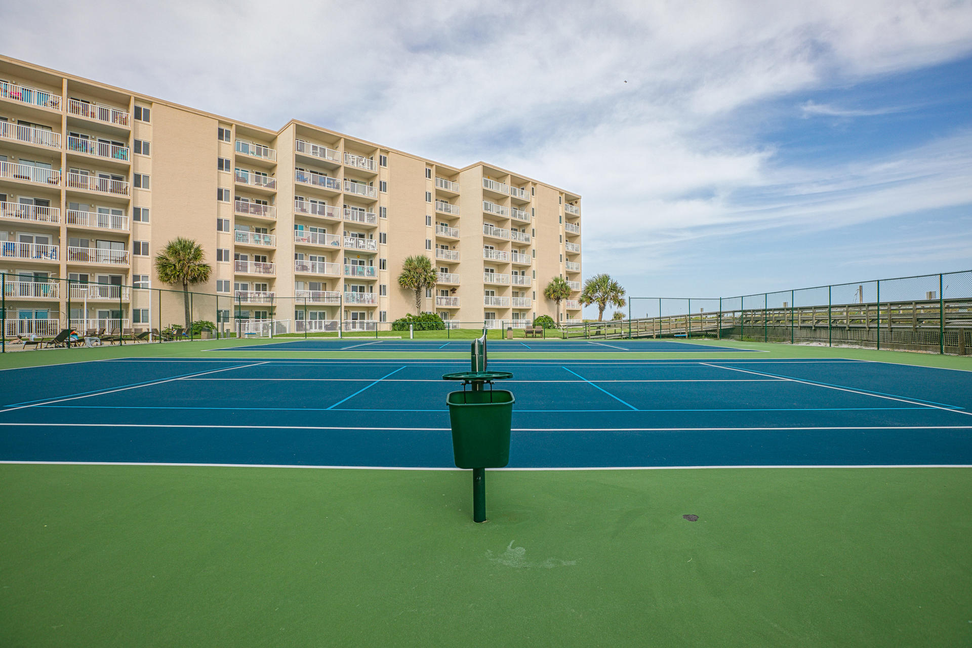 HOLIDAY SURF & RACQUET CLUB - Residential