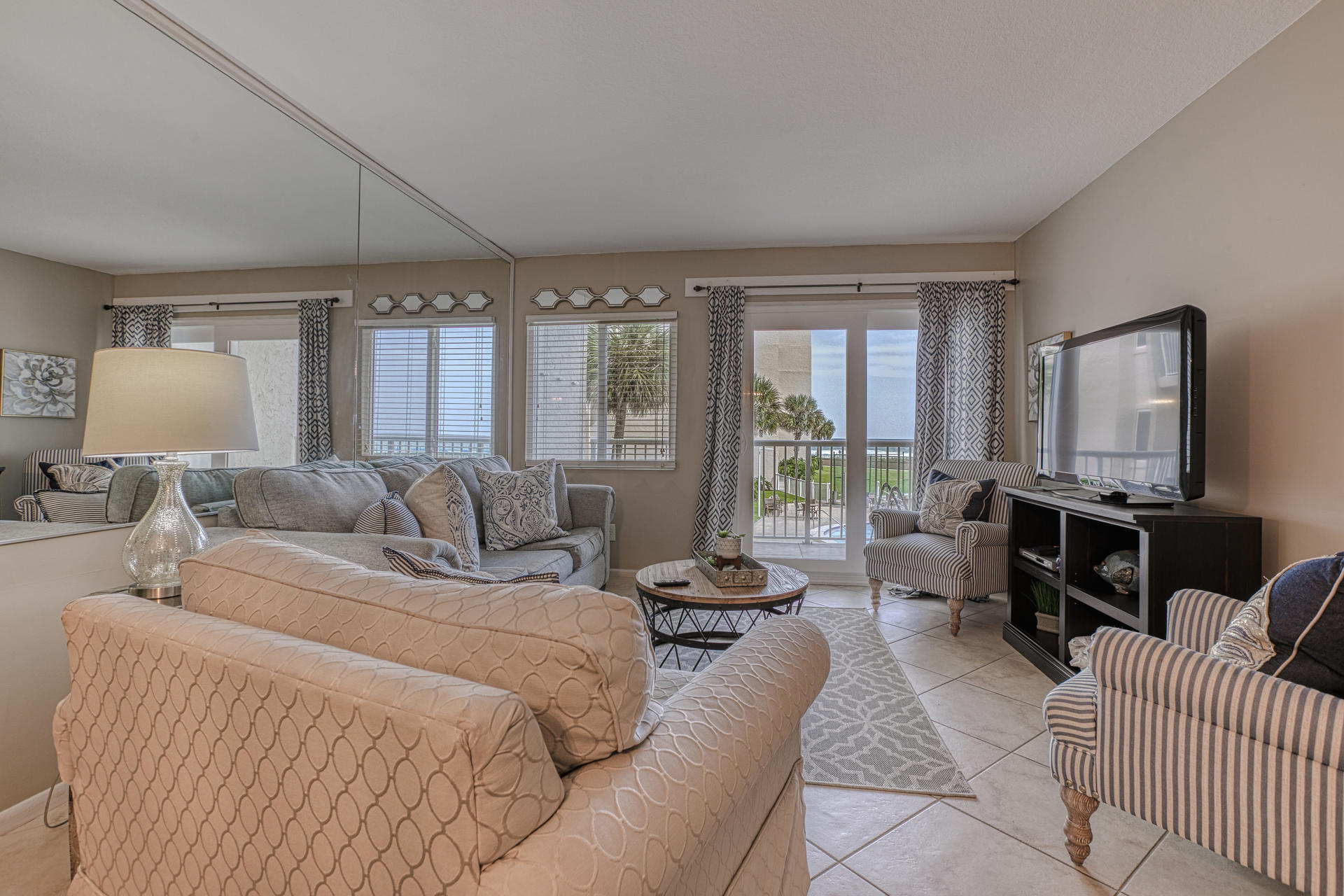 HOLIDAY SURF & RACQUET CLUB - Residential