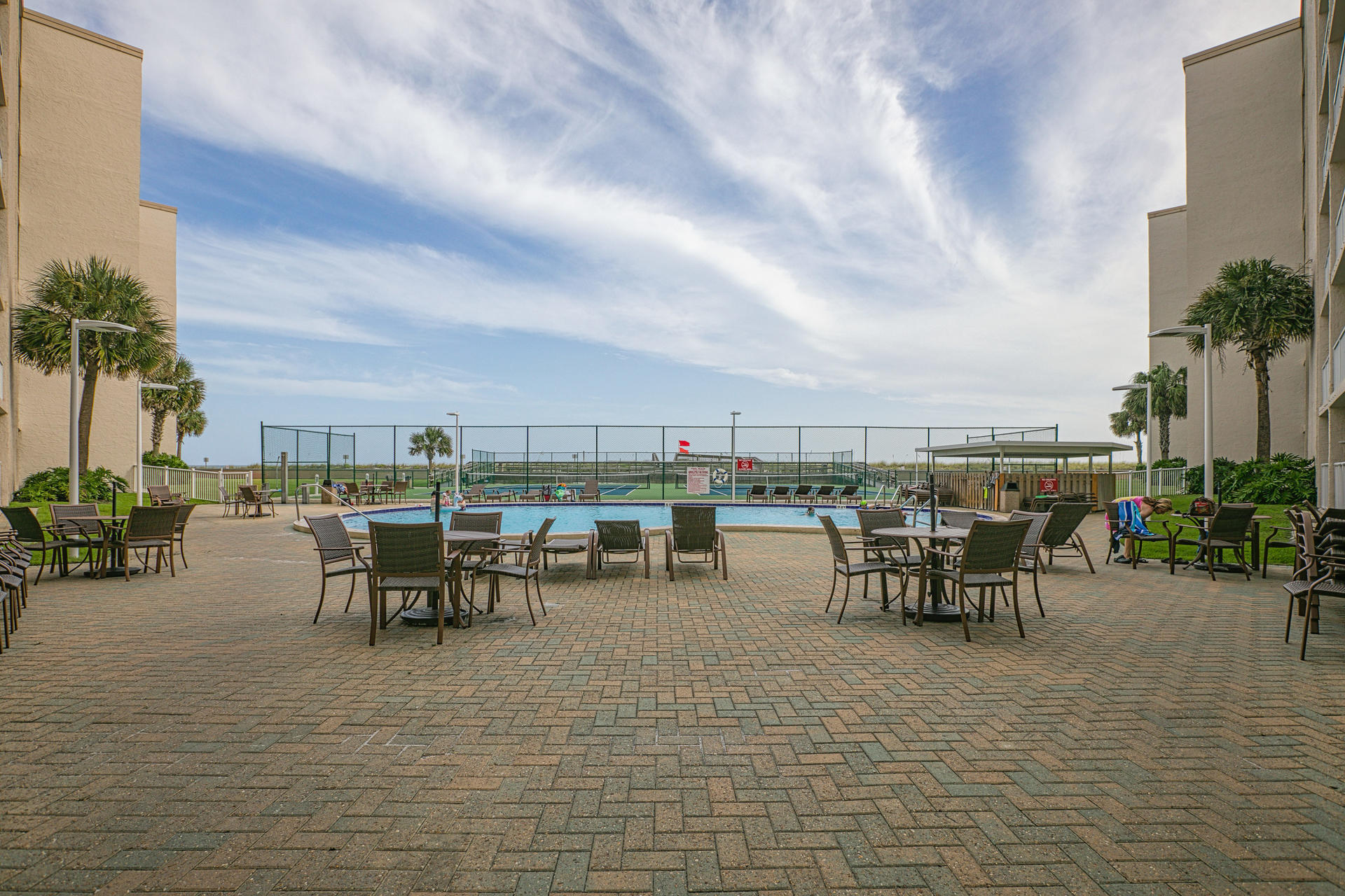 HOLIDAY SURF & RACQUET CLUB - Residential