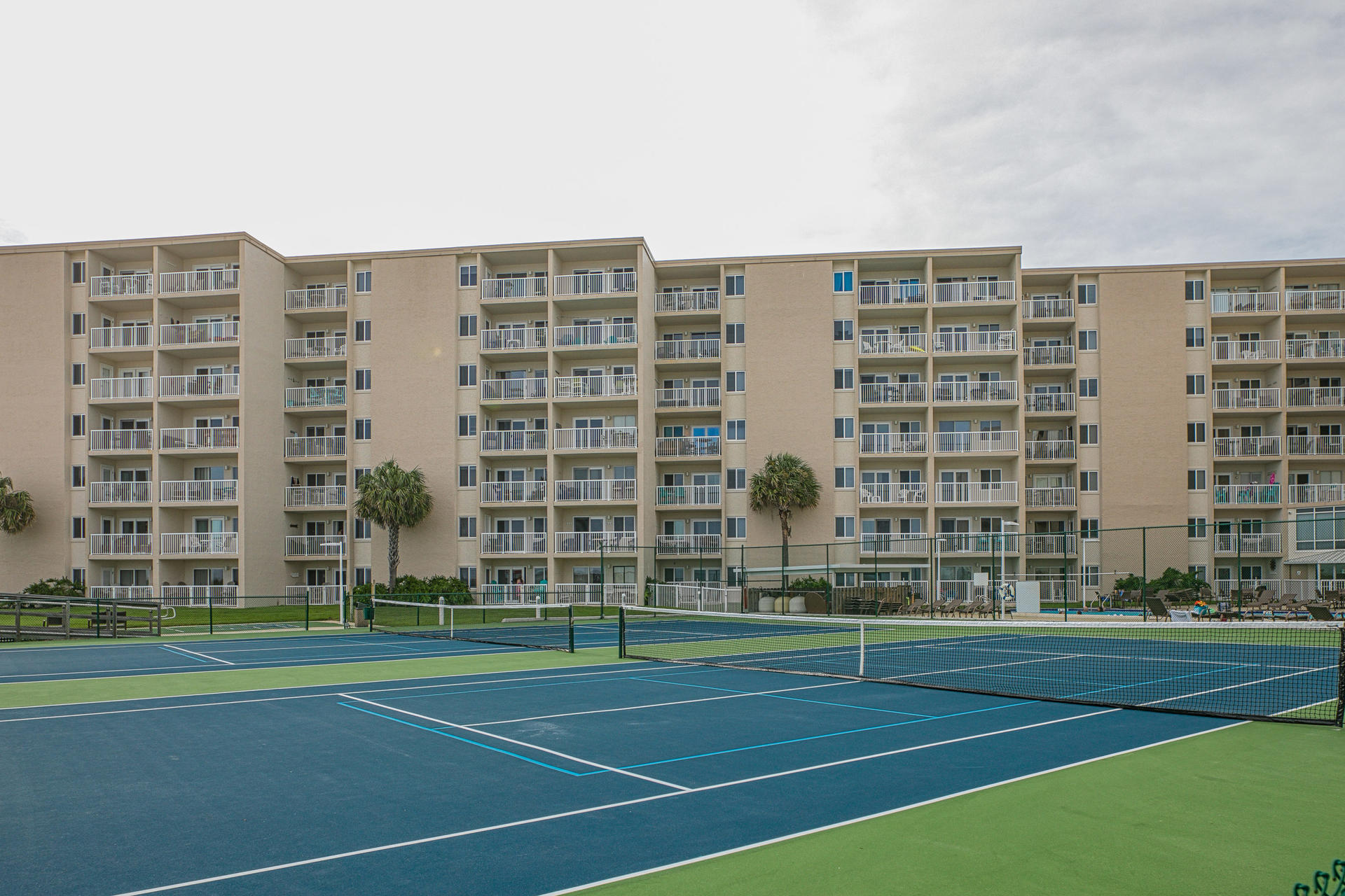 HOLIDAY SURF & RACQUET CLUB - Residential