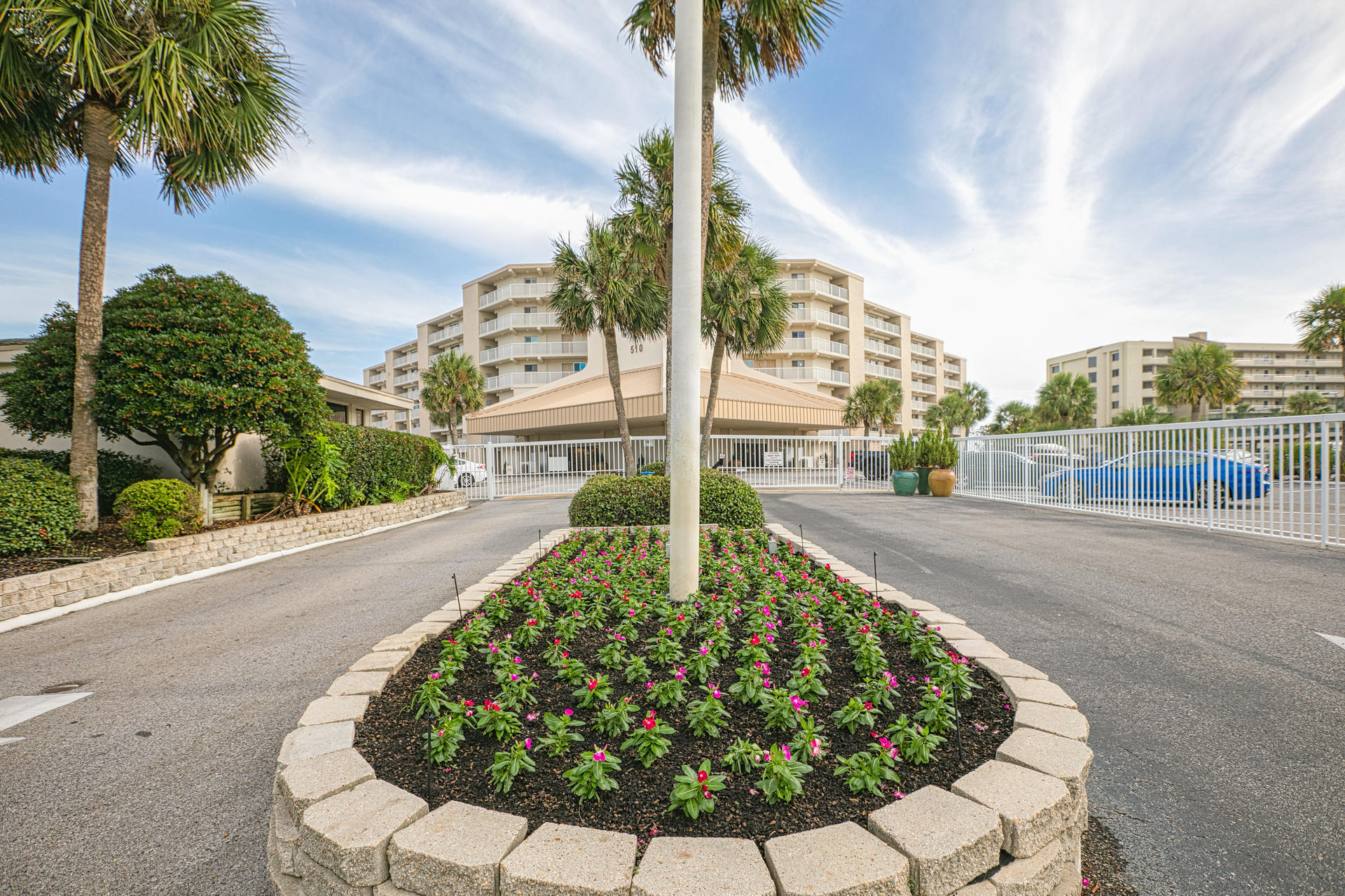 HOLIDAY SURF & RACQUET CLUB - Residential