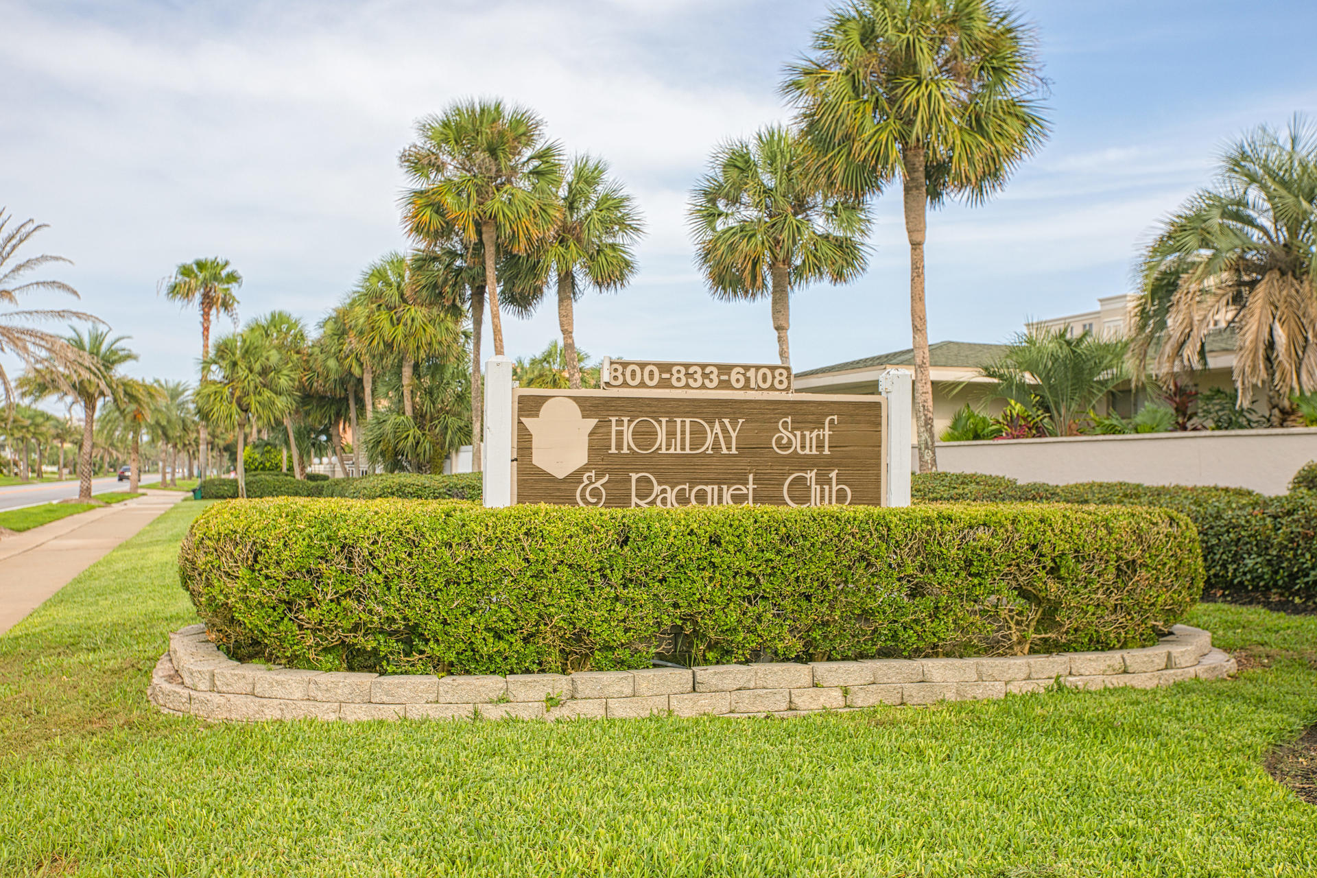 HOLIDAY SURF & RACQUET CLUB - Residential