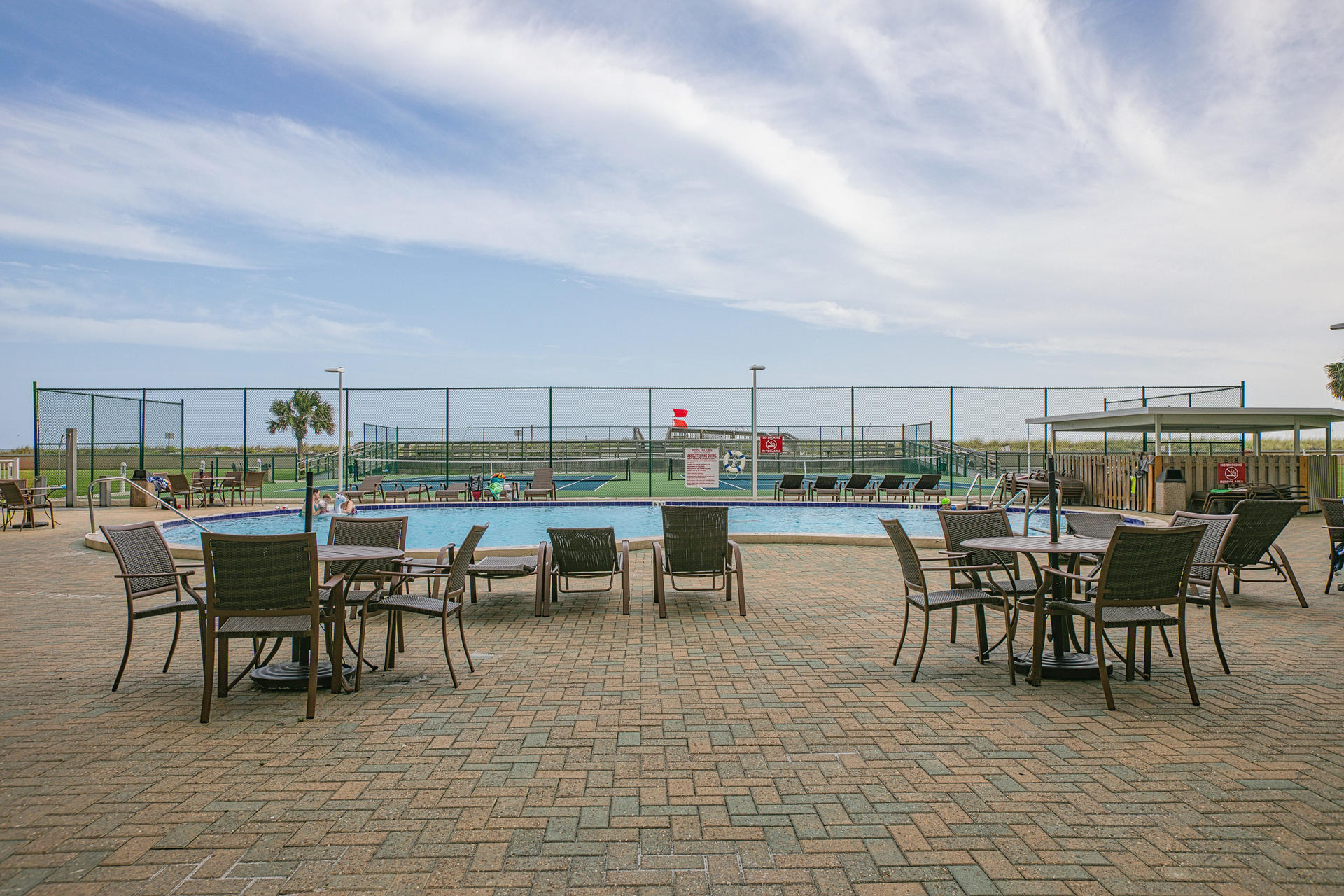 HOLIDAY SURF & RACQUET CLUB - Residential