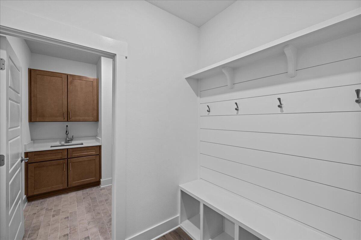 COLLEGE WOOD - Residential