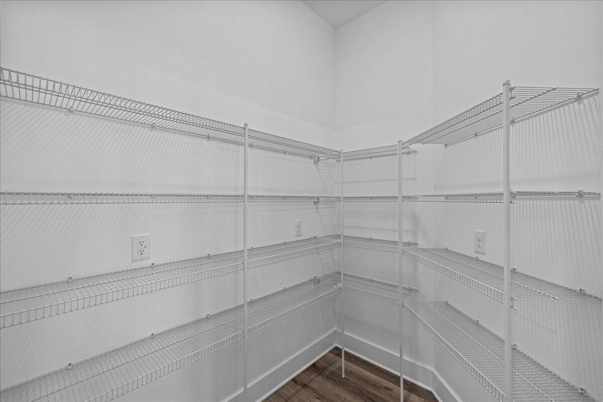 COLLEGE WOOD - Residential