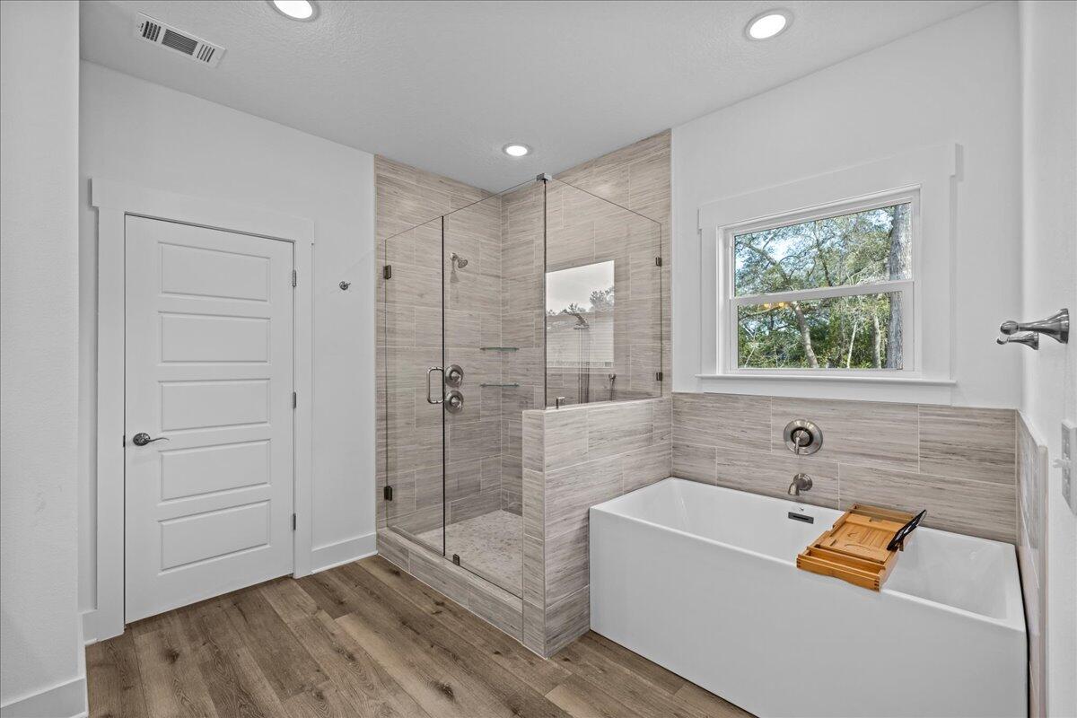 COLLEGE WOOD - Residential