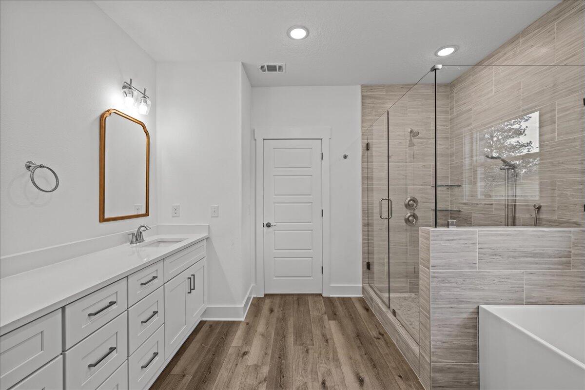 COLLEGE WOOD - Residential