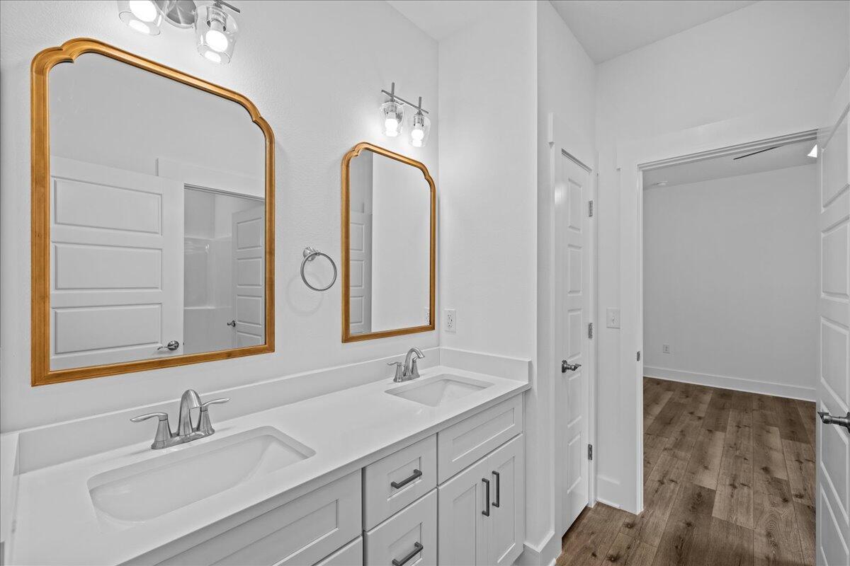 COLLEGE WOOD - Residential