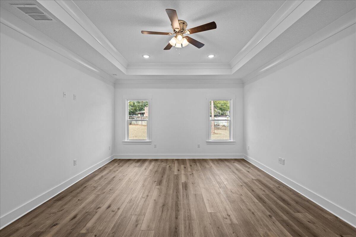 COLLEGE WOOD - Residential