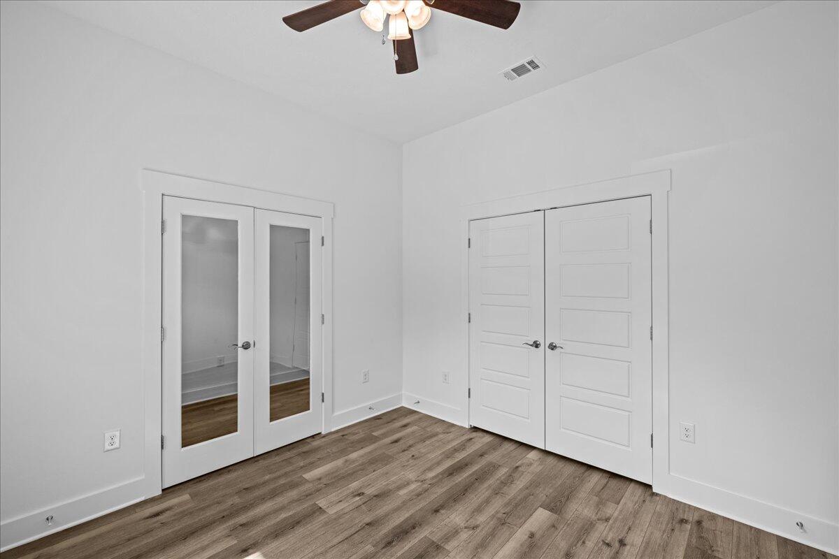 COLLEGE WOOD - Residential