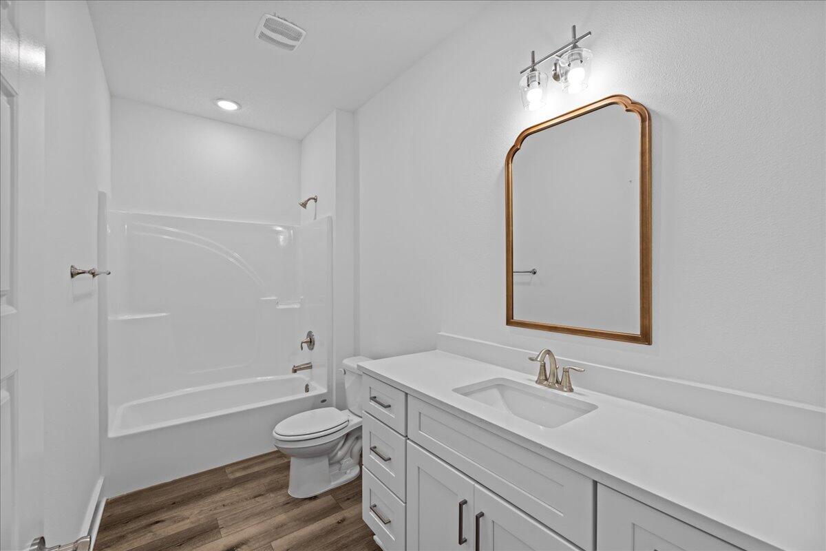 COLLEGE WOOD - Residential