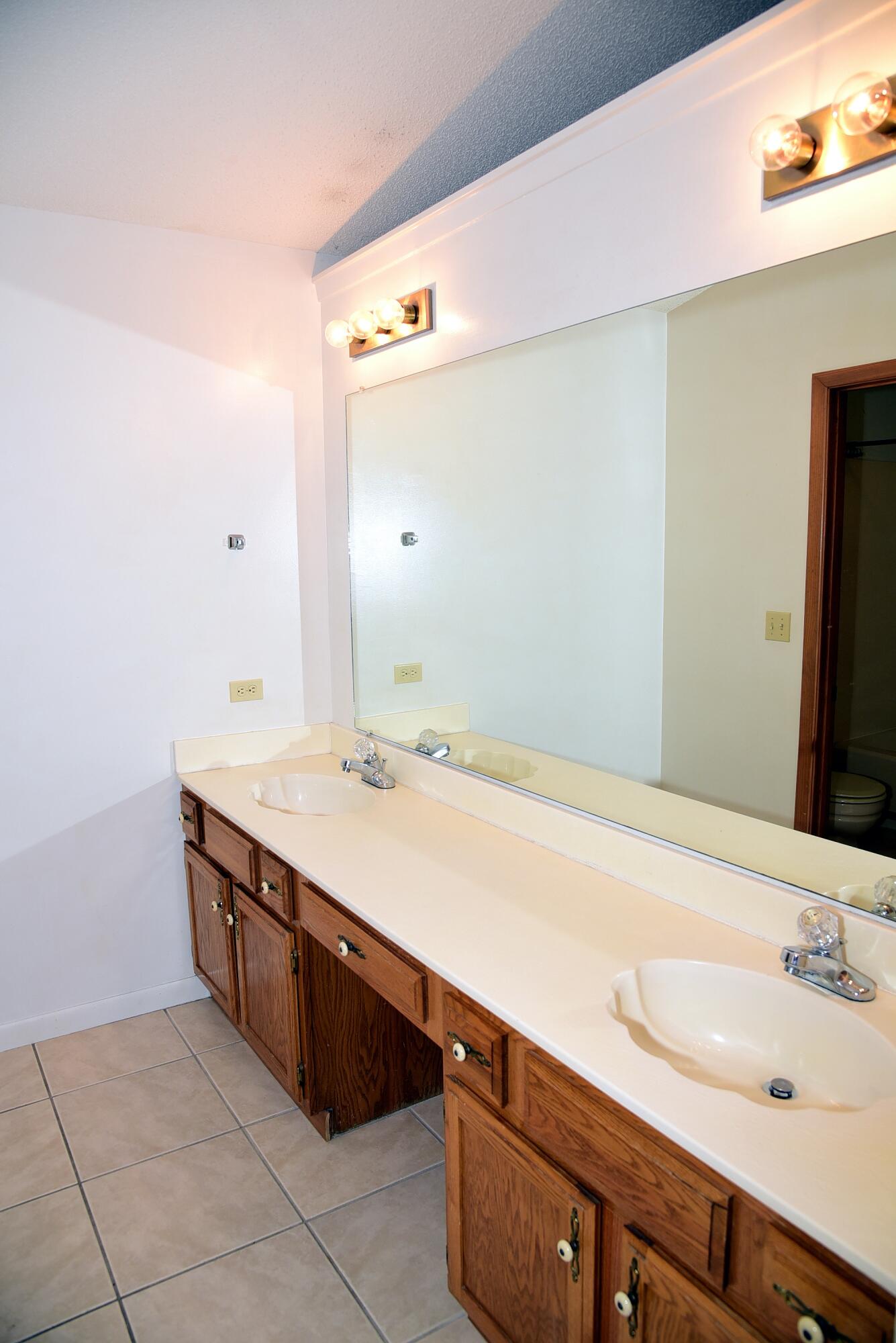 CEDAR RIDGE - Residential Lease