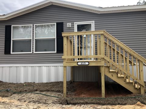 A home in DeFuniak Springs